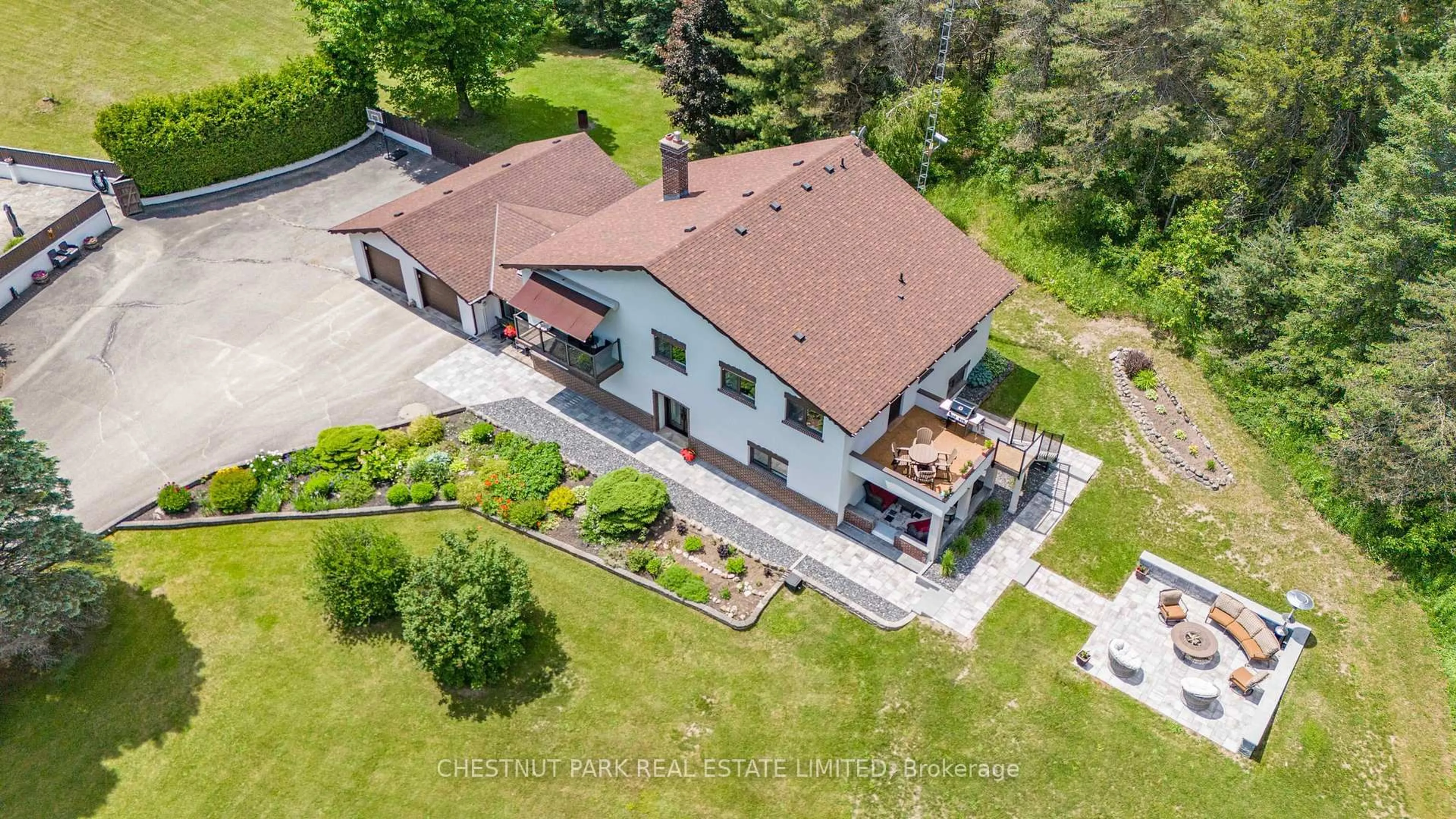 A pic from outside/outdoor area/front of a property/back of a property/a pic from drone, building for 12 Goulding Lane, Mono Ontario L9W 6H2
