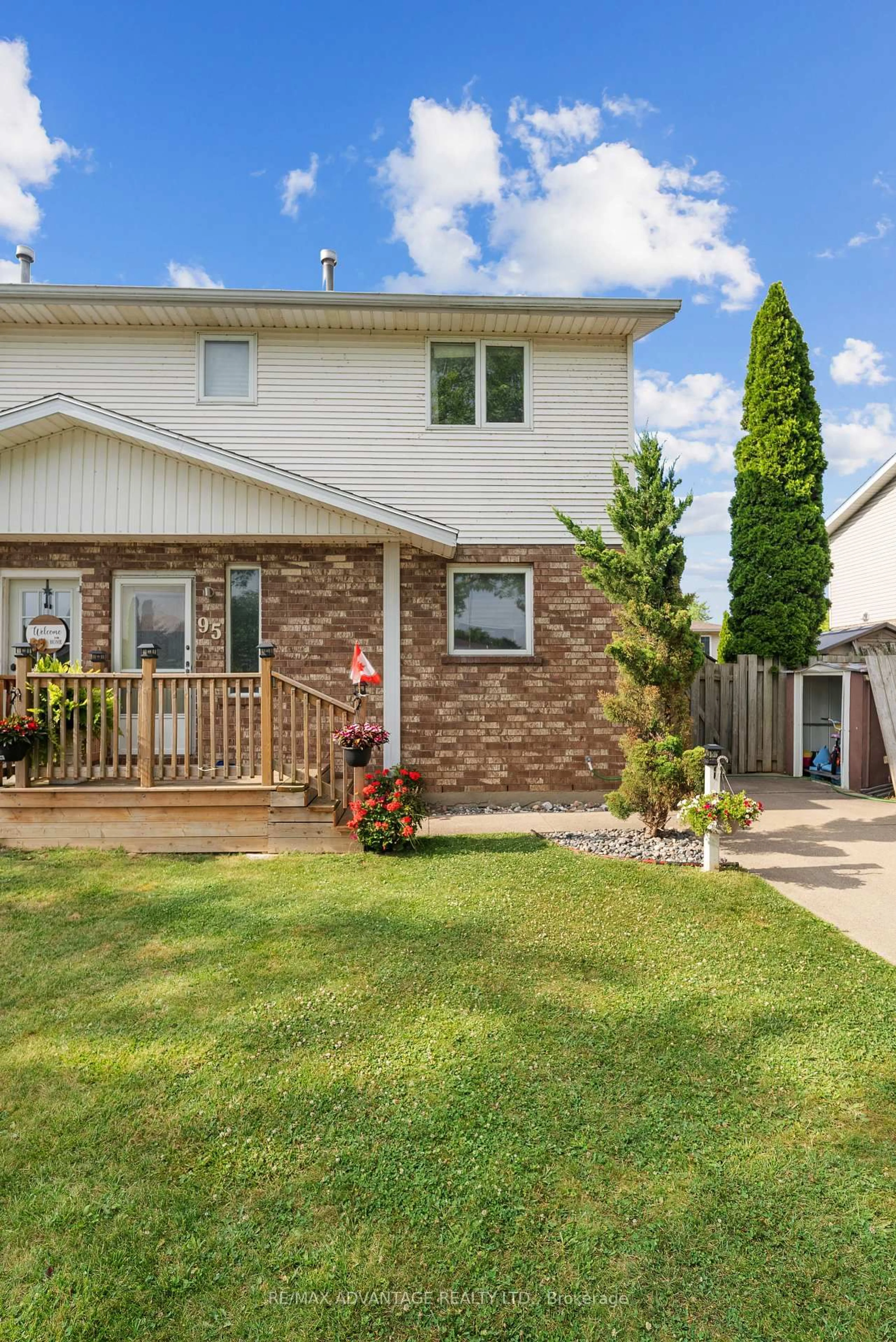Home with vinyl exterior material, street for 95 Clarence Ave, Leamington Ontario N8H 5B8