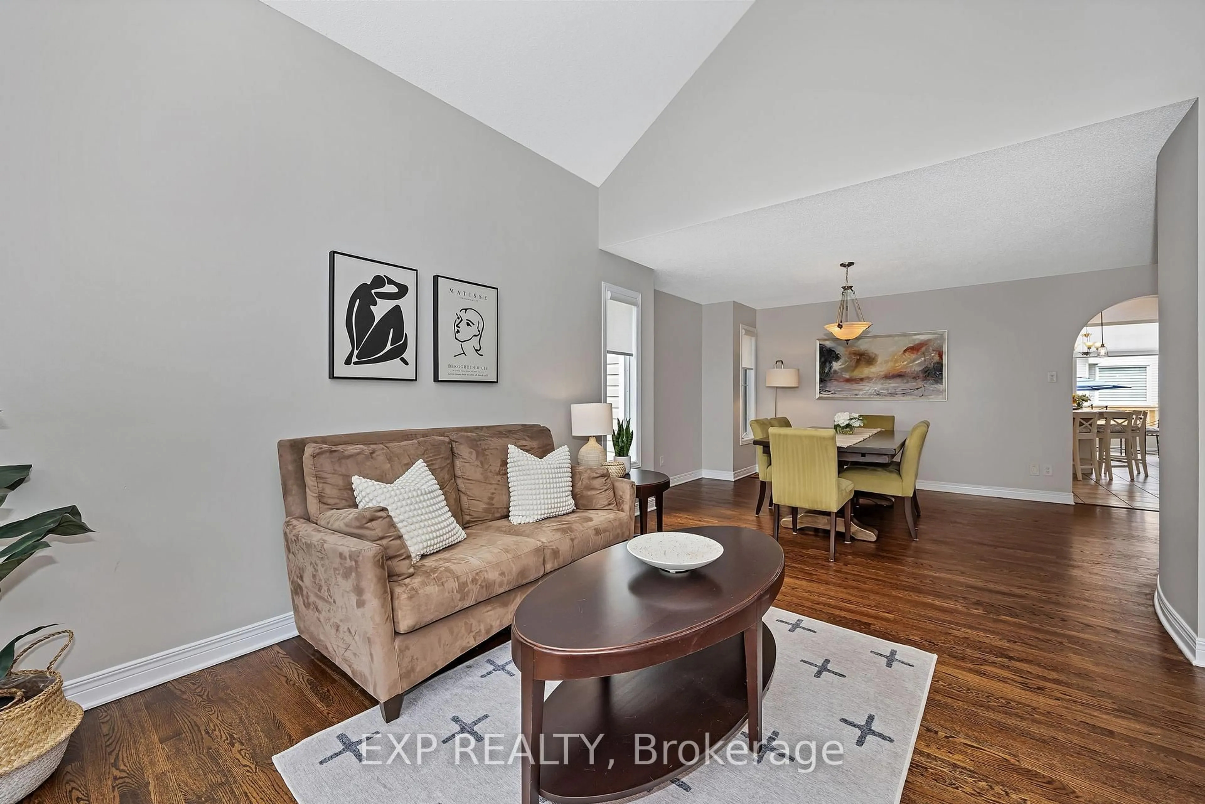 Living room with furniture, wood/laminate floor for 3722 Mountain Meadows Cres, Gloucester Ontario K1V 1V7