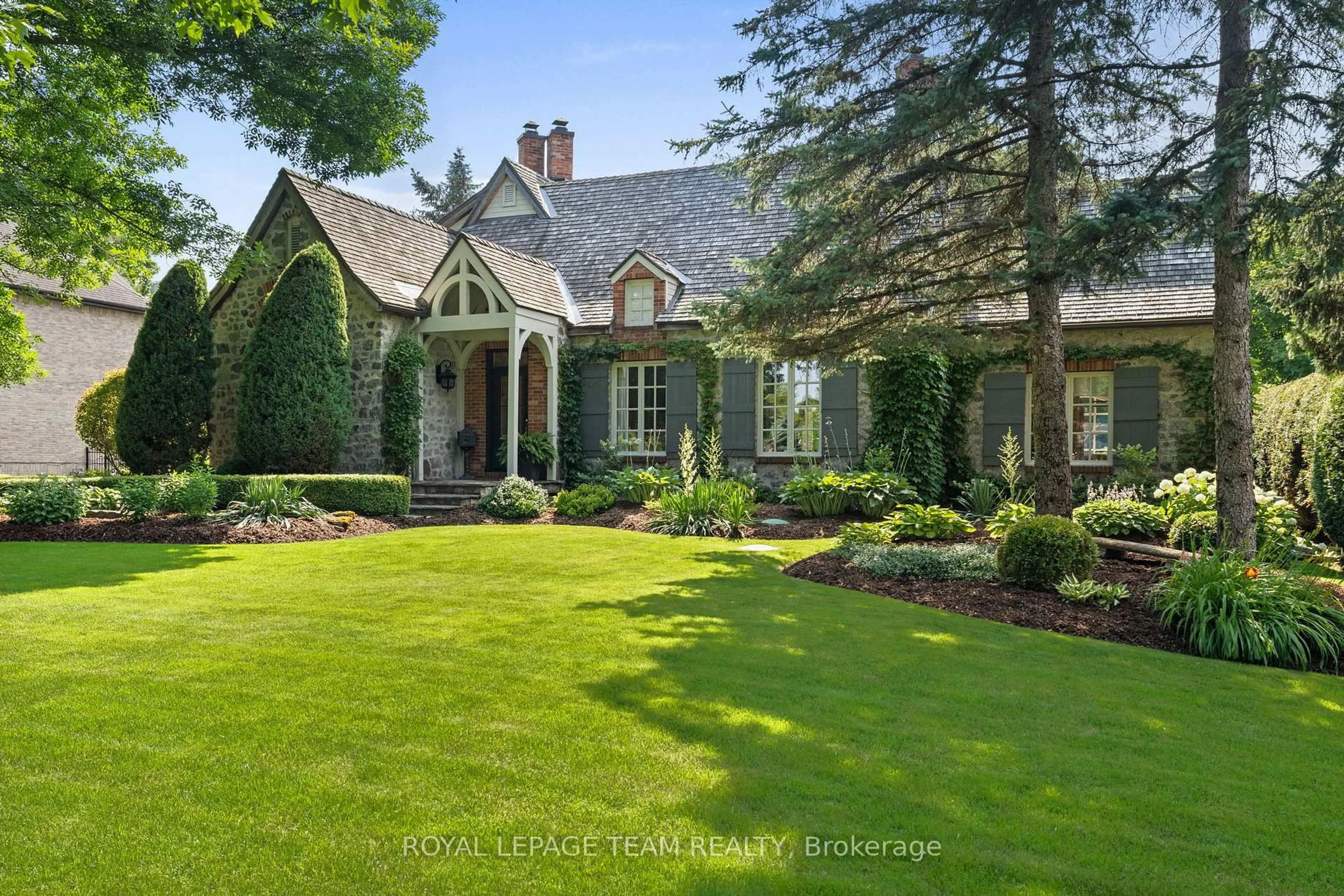 Home with brick exterior material, unknown for 5572 Carrison Dr, Manotick Ontario K4M 1K7