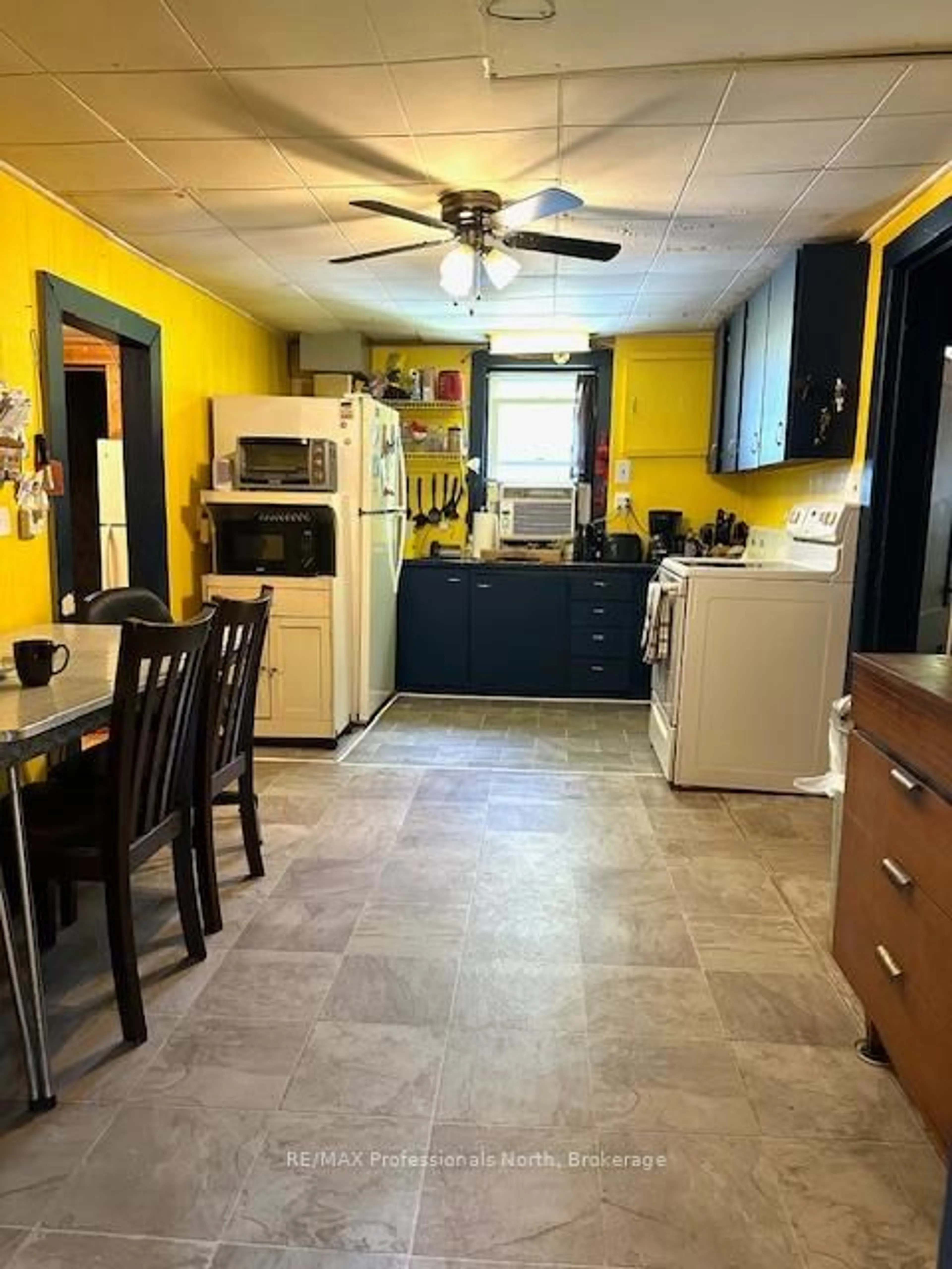 Open concept kitchen, ceramic/tile floor for 1019 Spring Valley Rd, Minden Hills Ontario K0M 2K0