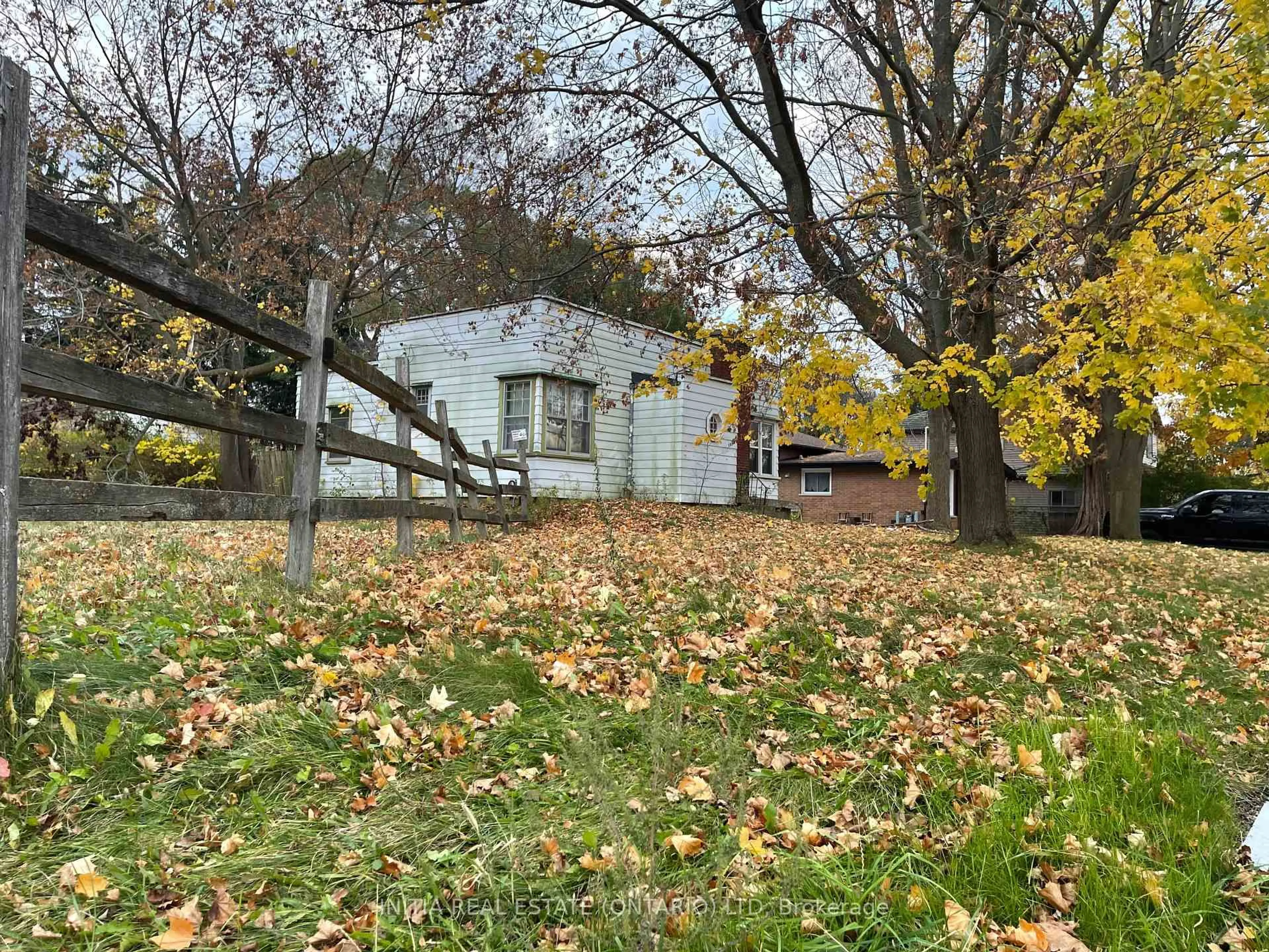 Shed for 388 Belfield St, London East Ontario N5Y 2K4