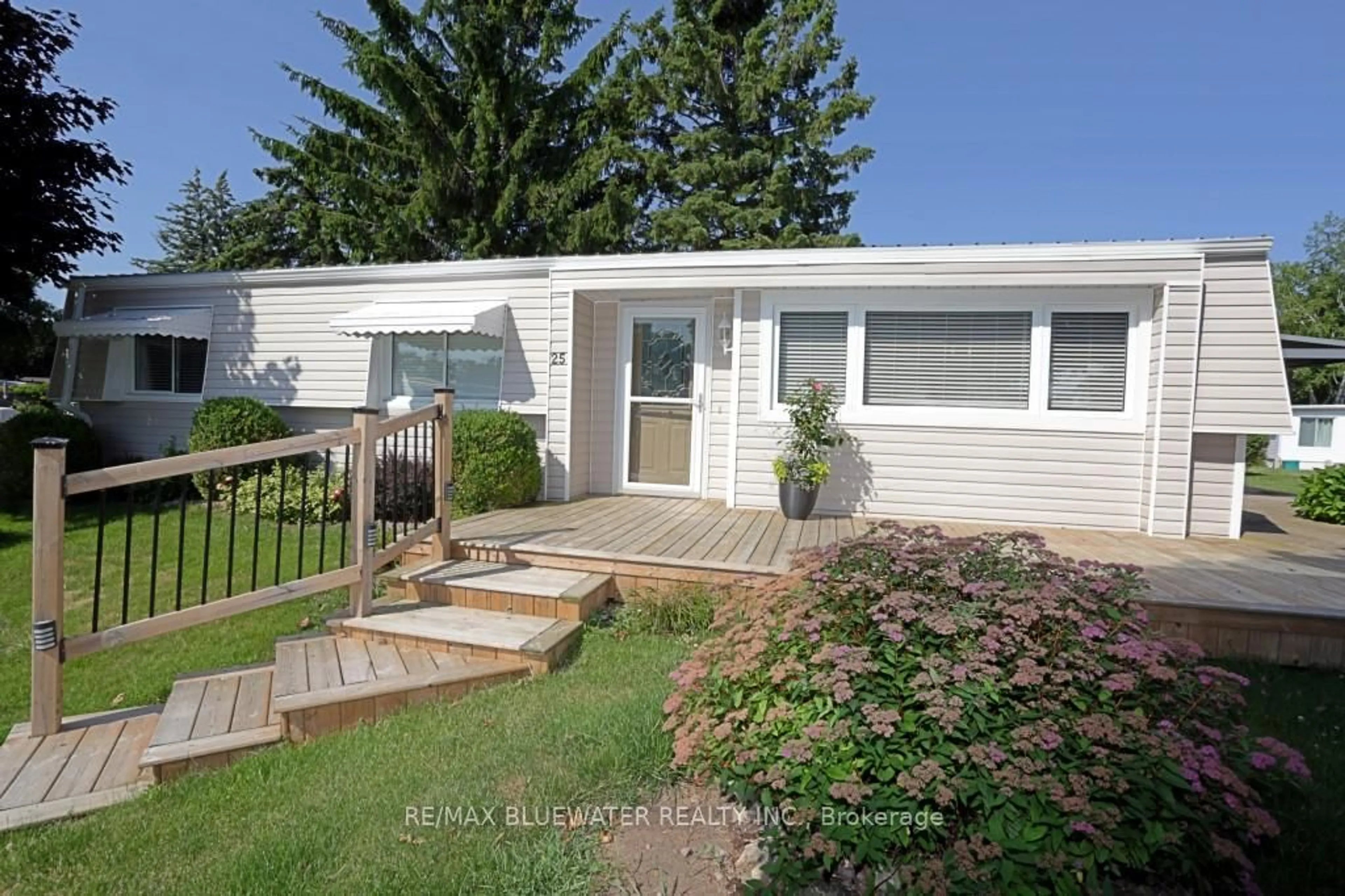 Home with vinyl exterior material, unknown for 25 Maple Grove Crt, South Huron Ontario N0M 1T0