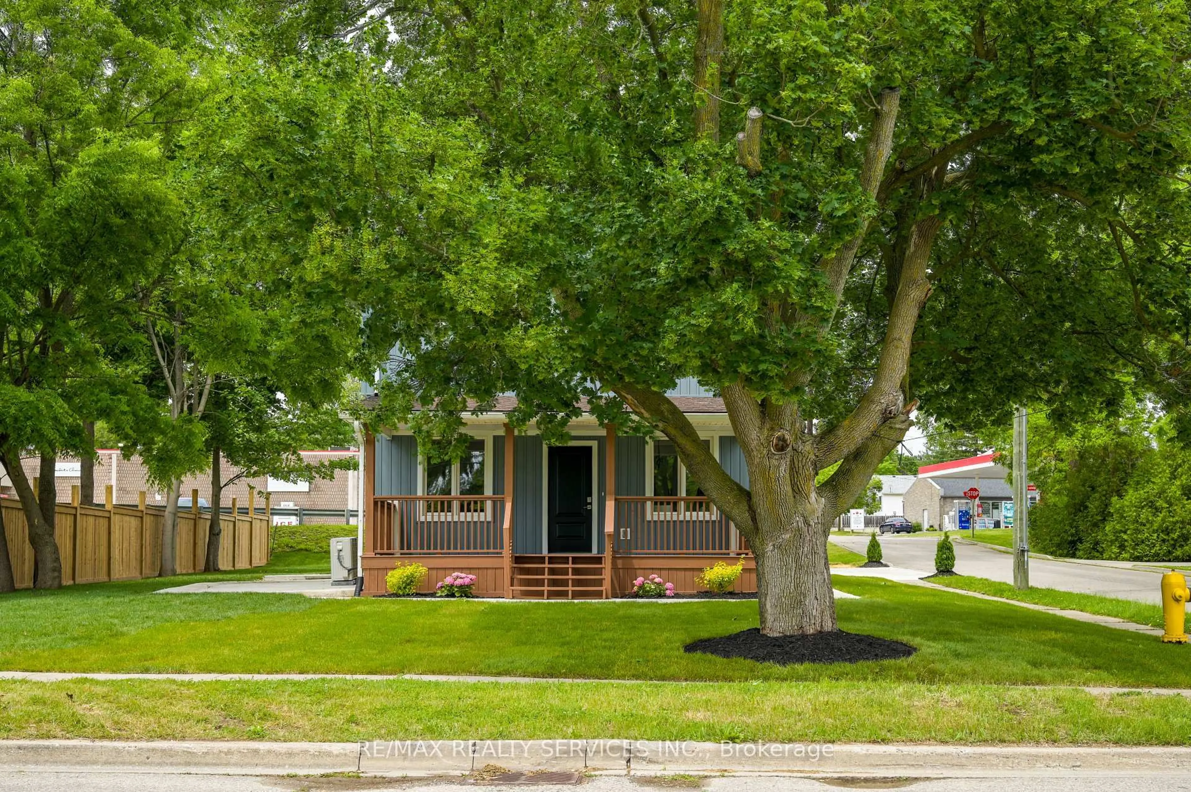 Home with vinyl exterior material, street for 9 High St, Brant Ontario N0E 1N0