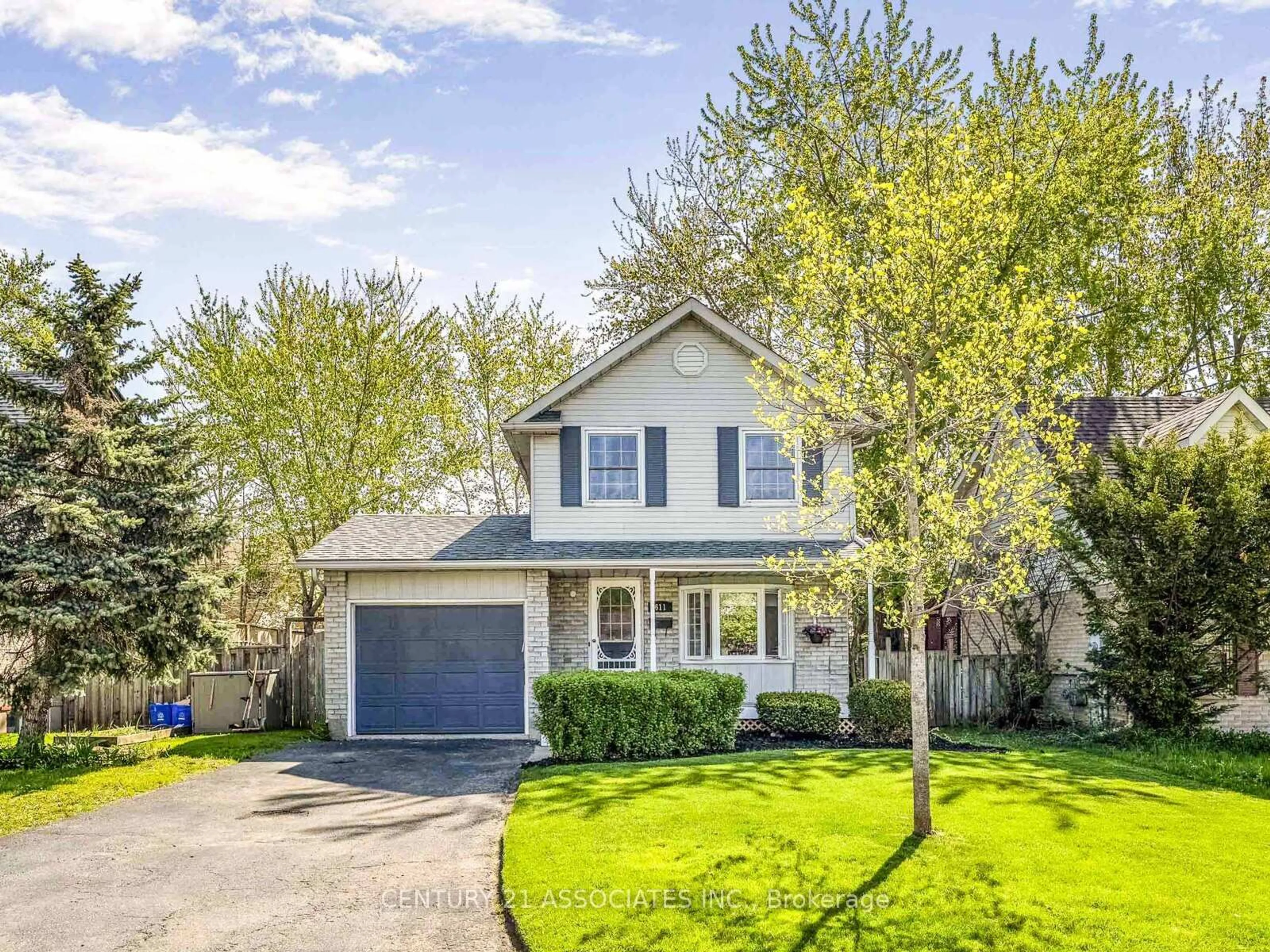 Home with vinyl exterior material, street for 611 Preston Pkwy, Cambridge Ontario N3H 5J9