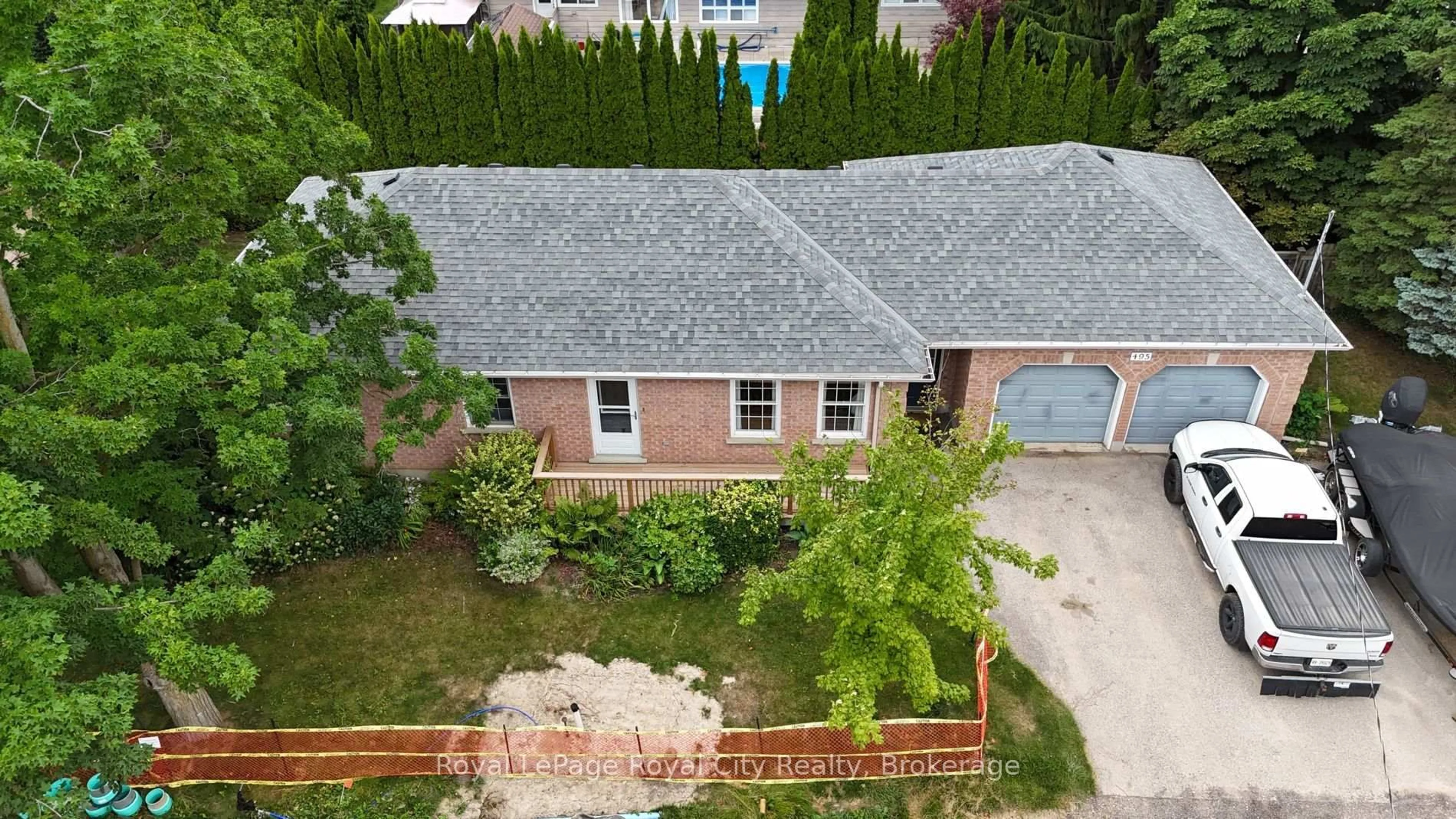 A pic from outside/outdoor area/front of a property/back of a property/a pic from drone, street for 495 Hill St, Centre Wellington Ontario N1M 1H6