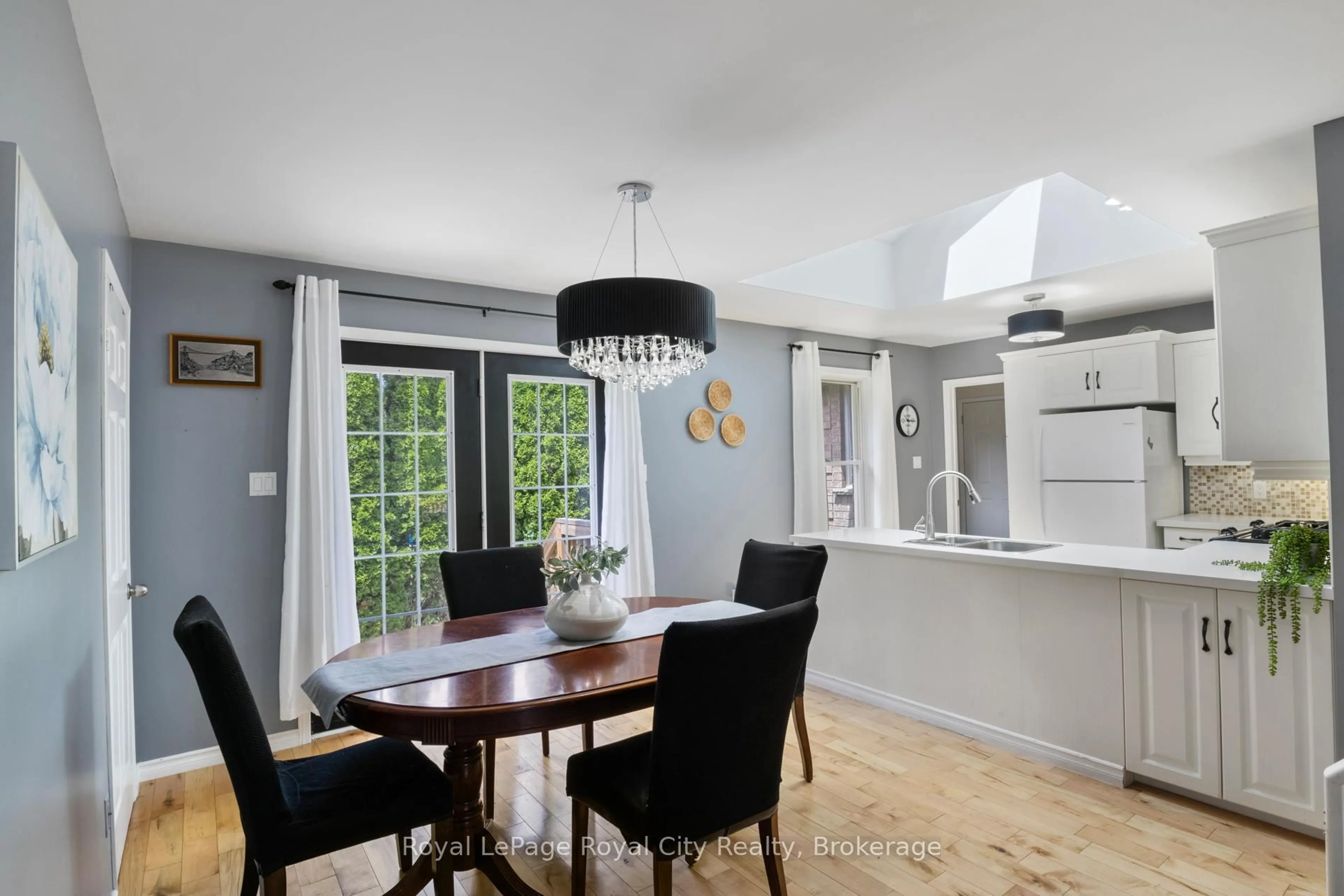 Dining room, unknown for 495 Hill St, Centre Wellington Ontario N1M 1H6