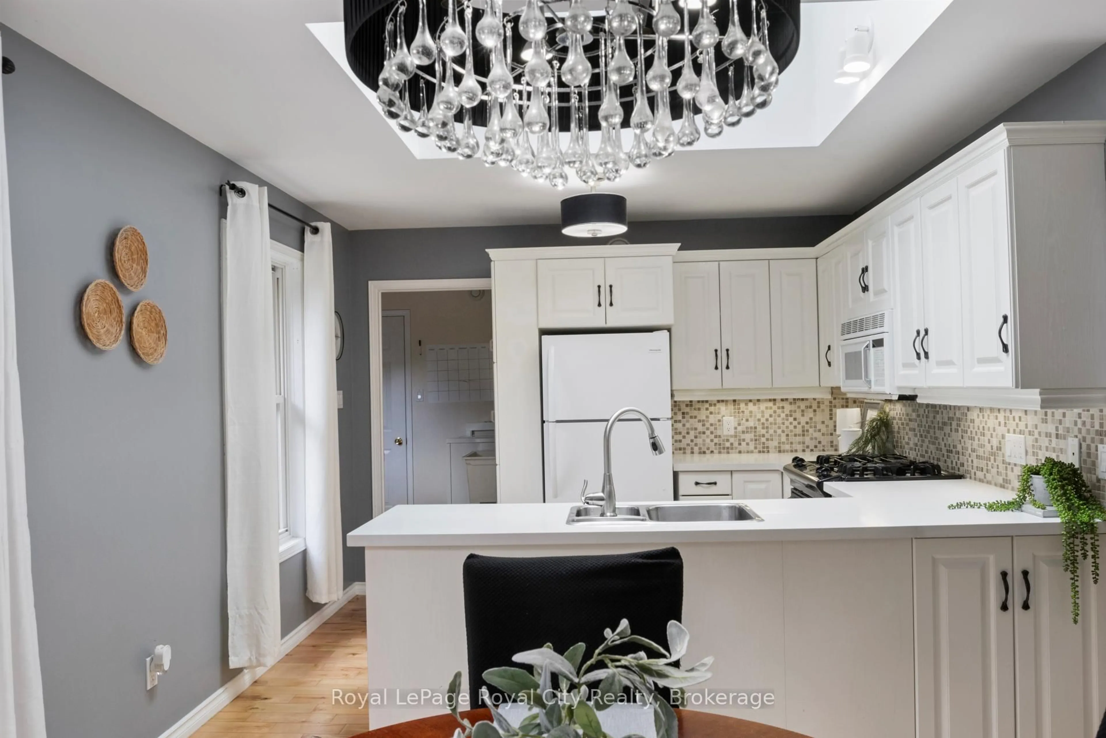 Contemporary kitchen, unknown for 495 Hill St, Centre Wellington Ontario N1M 1H6