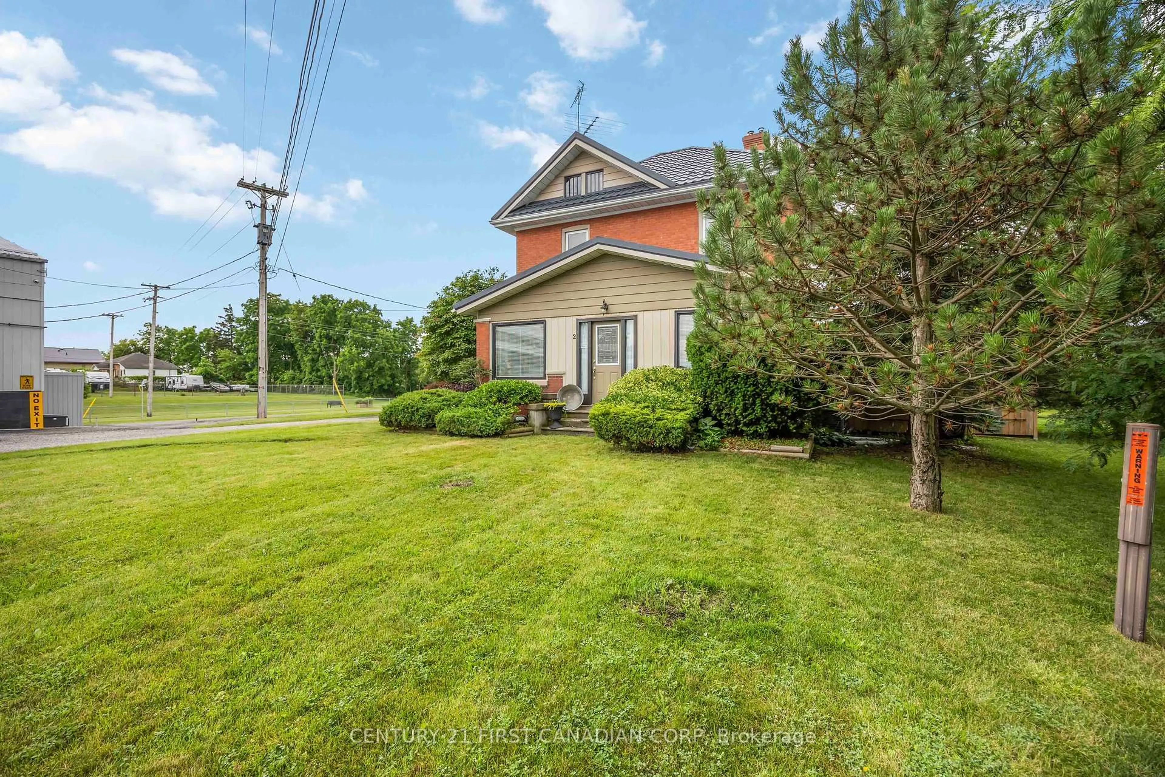 A pic from outside/outdoor area/front of a property/back of a property/a pic from drone, unknown for 2 Union St, Lambton Shores Ontario N0N 1J0