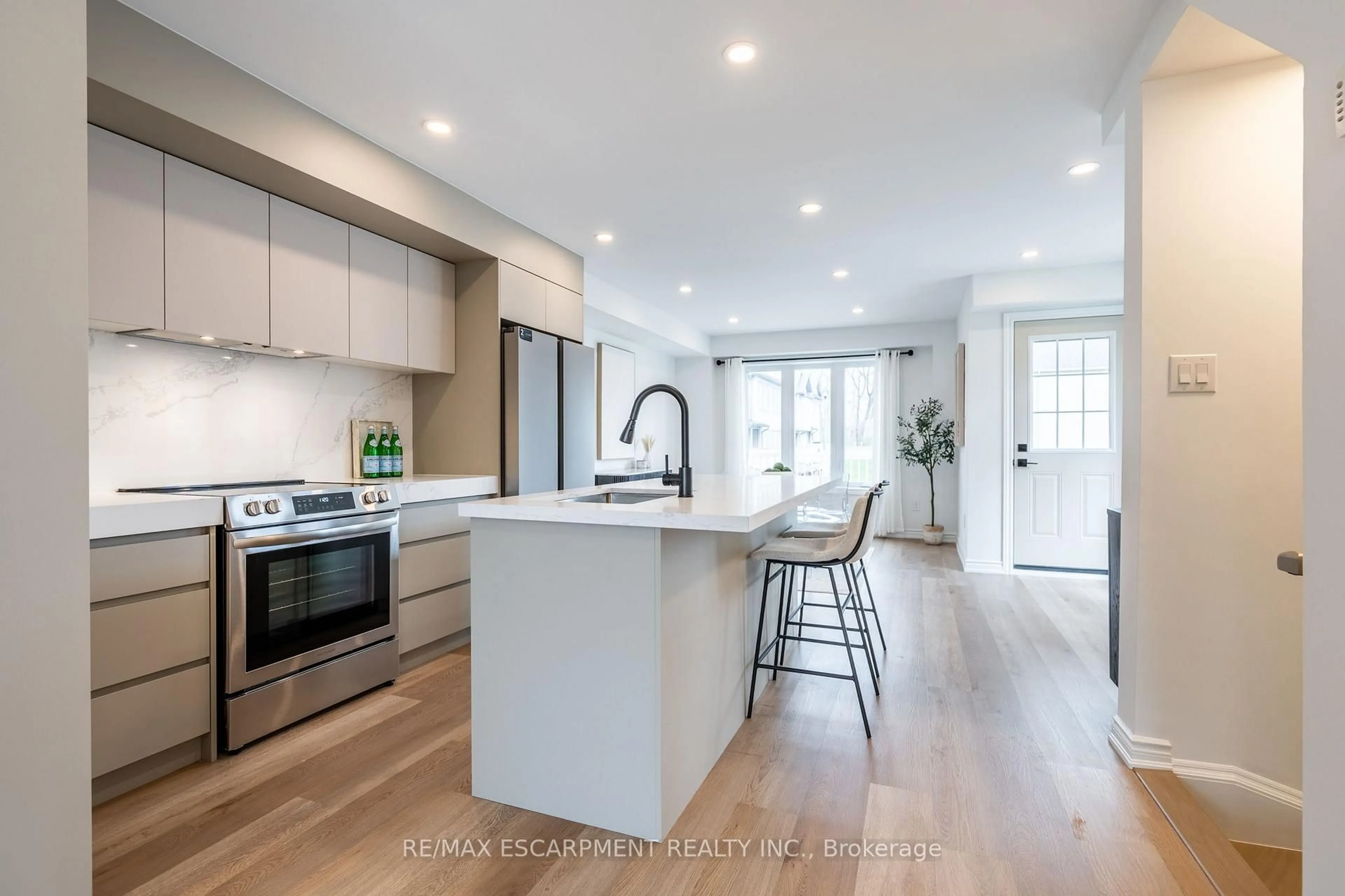 Open concept kitchen, unknown for 380 Linden Dr, Cambridge Ontario N3H 0C6