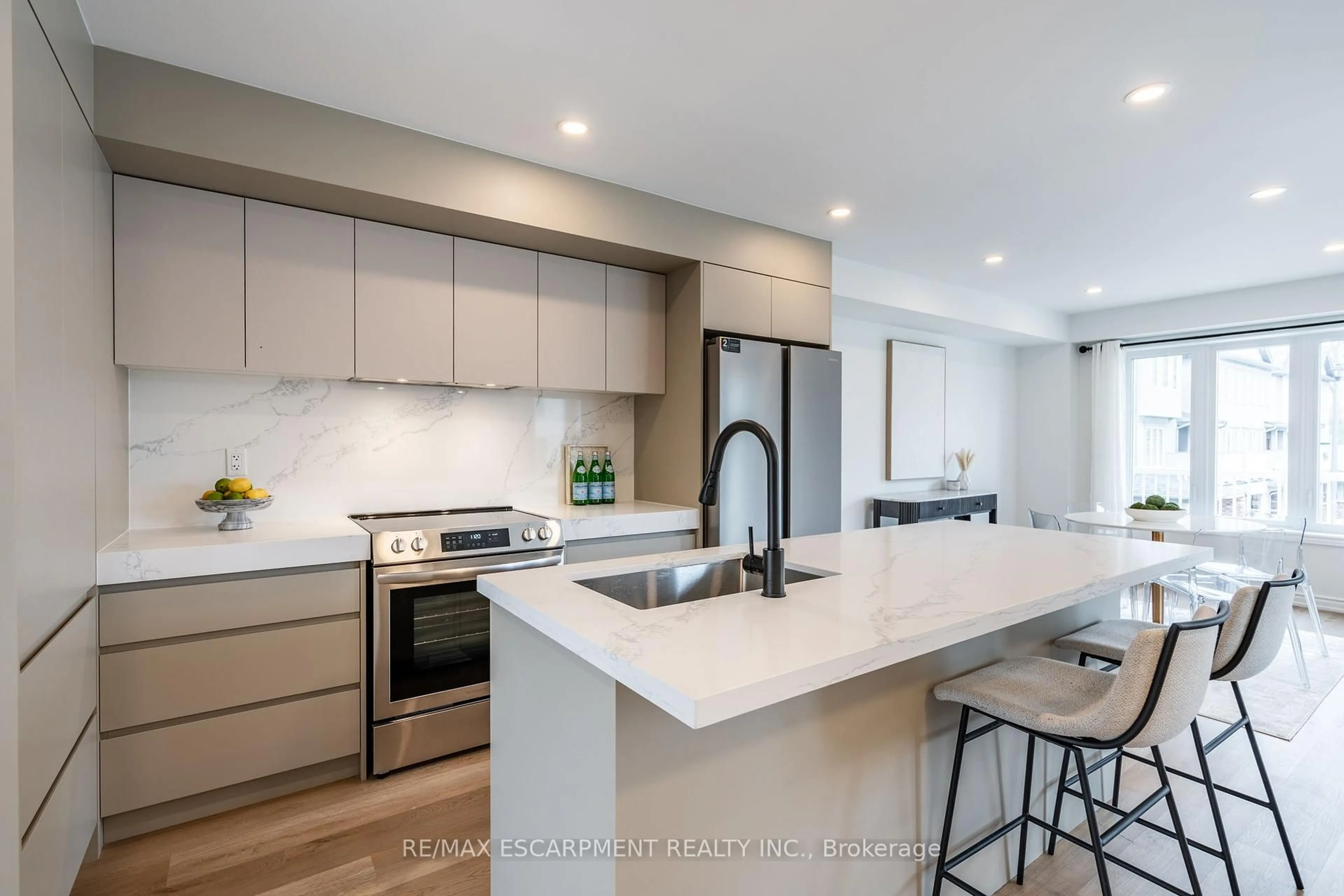 Unknown for 380 Linden Dr, Cambridge Ontario N3H 0C6