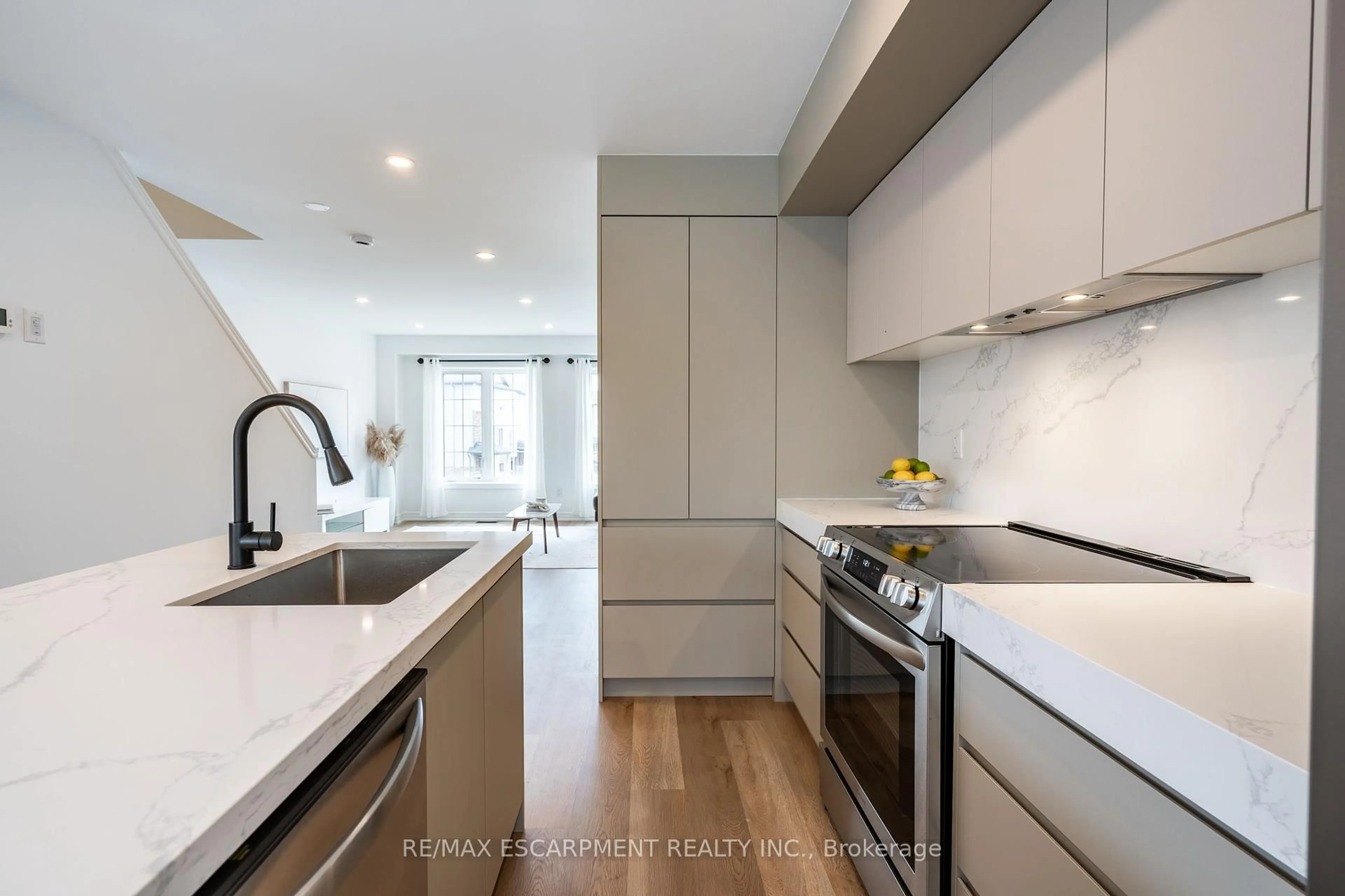 Contemporary kitchen, unknown for 380 Linden Dr, Cambridge Ontario N3H 0C6