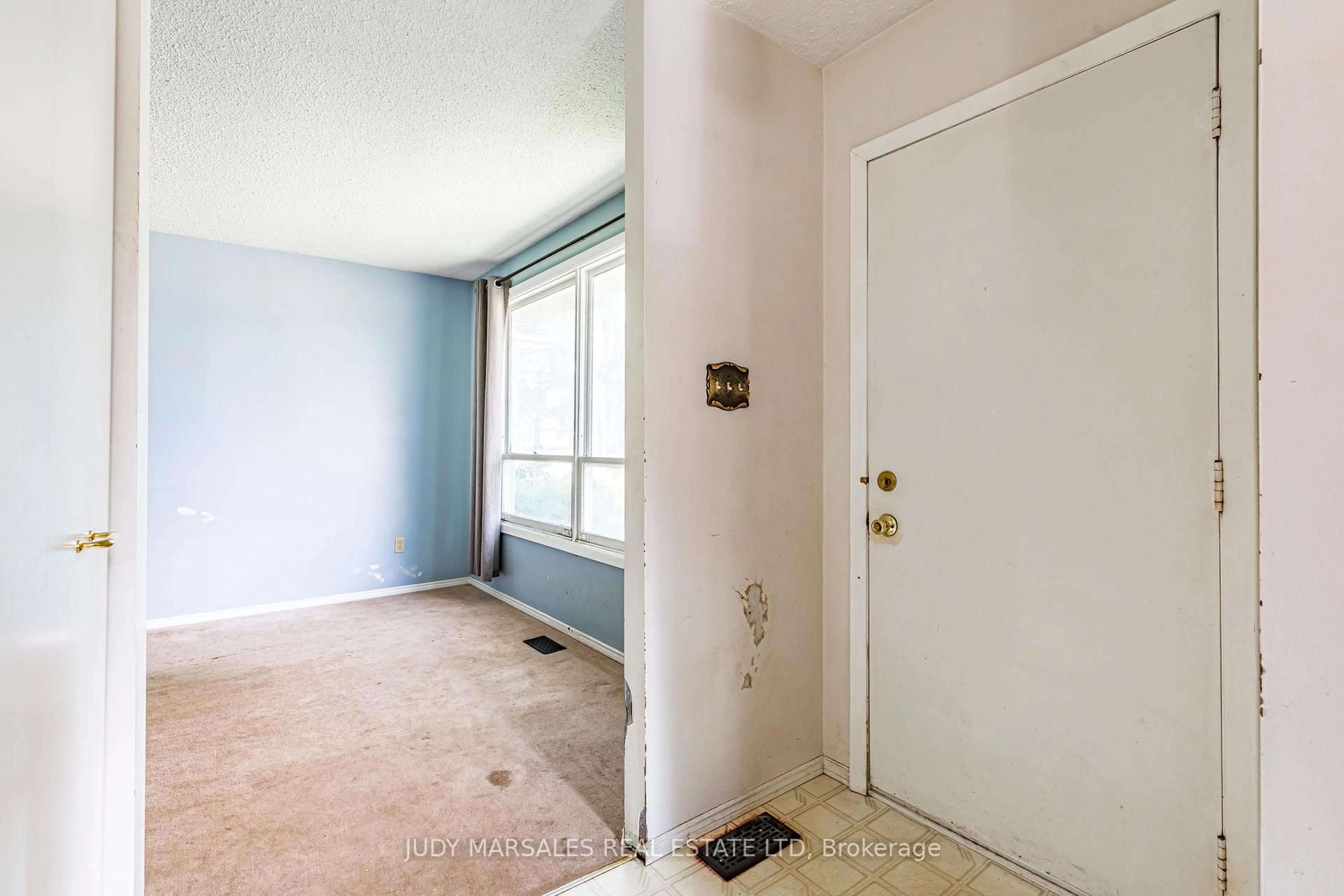 A pic of a room for 37 Gemini Dr, Hamilton Ontario L9C 6R5