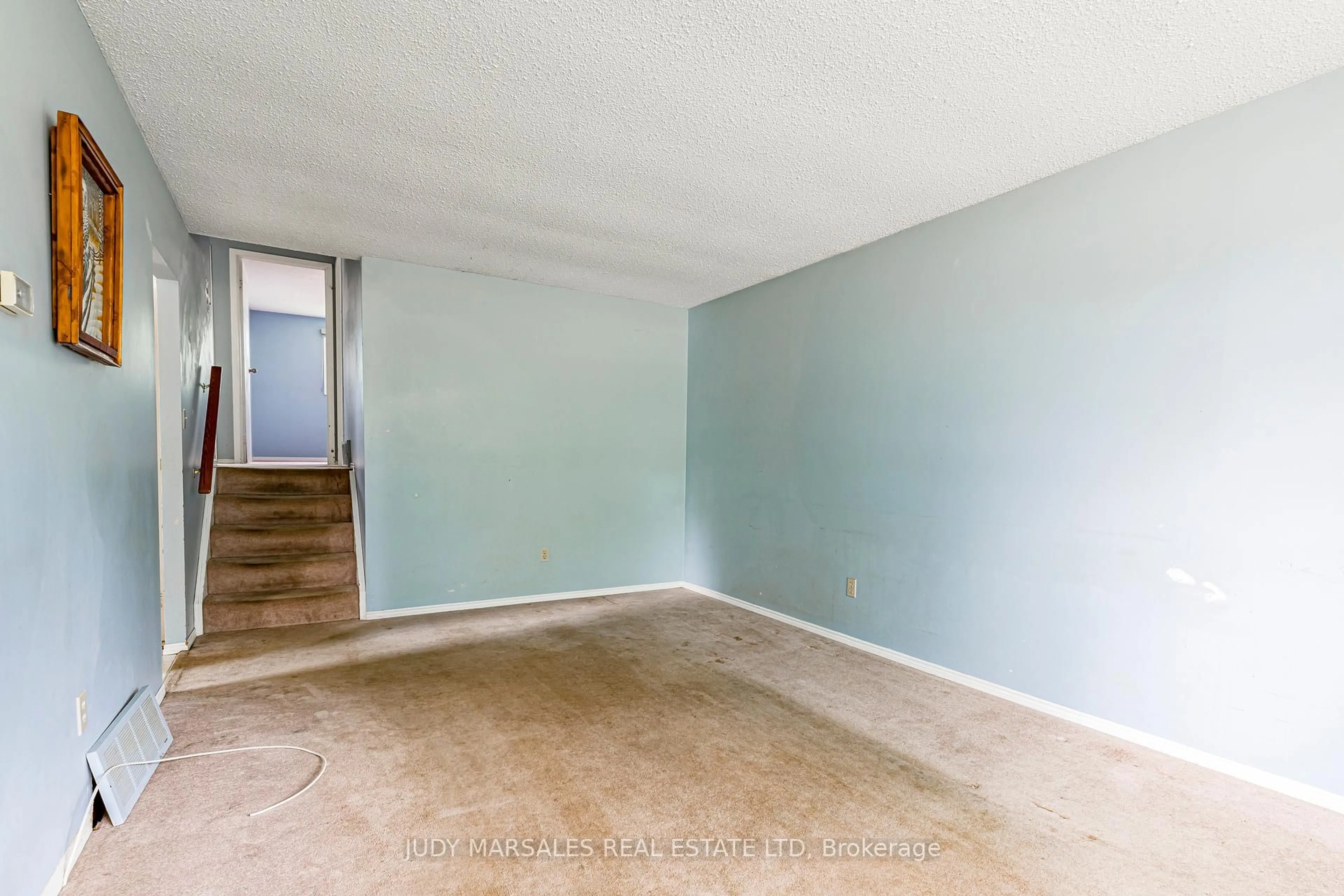 A pic of a room for 37 Gemini Dr, Hamilton Ontario L9C 6R5