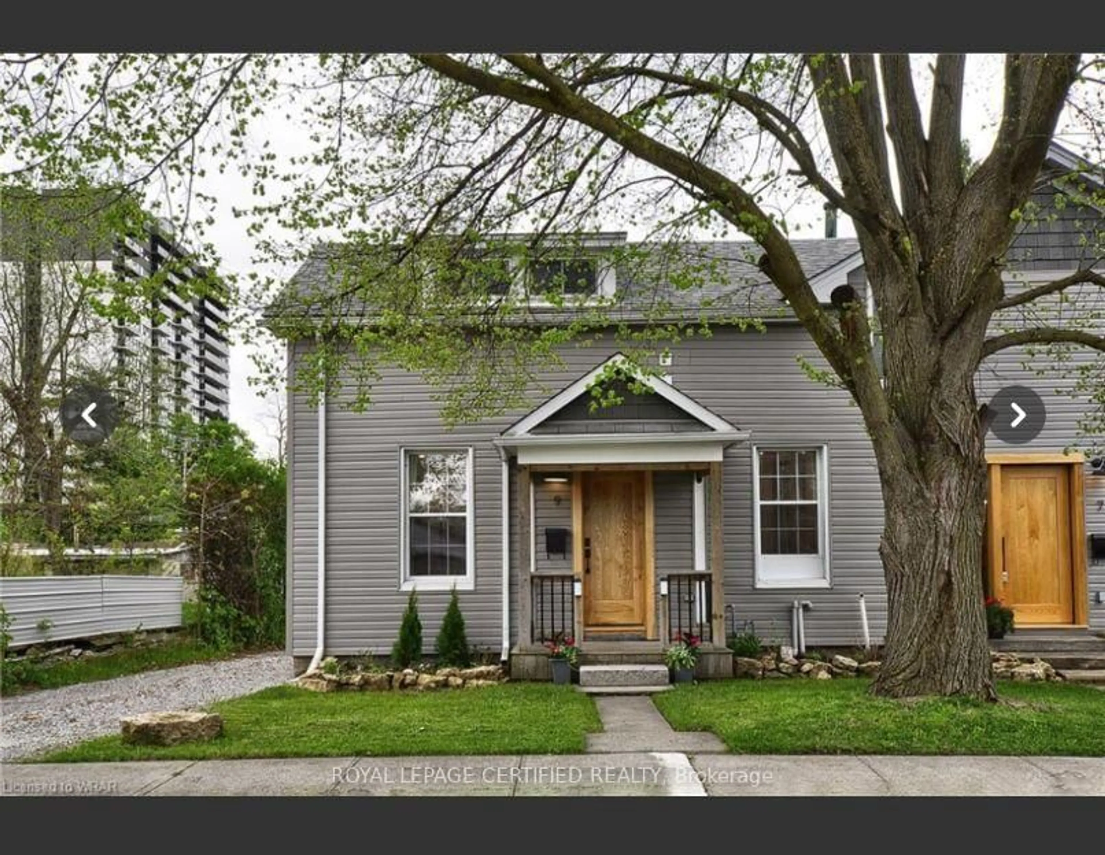 Home with brick exterior material, street for 7-9 Maple Ridge Rd, Cambridge Ontario N1R 2G1