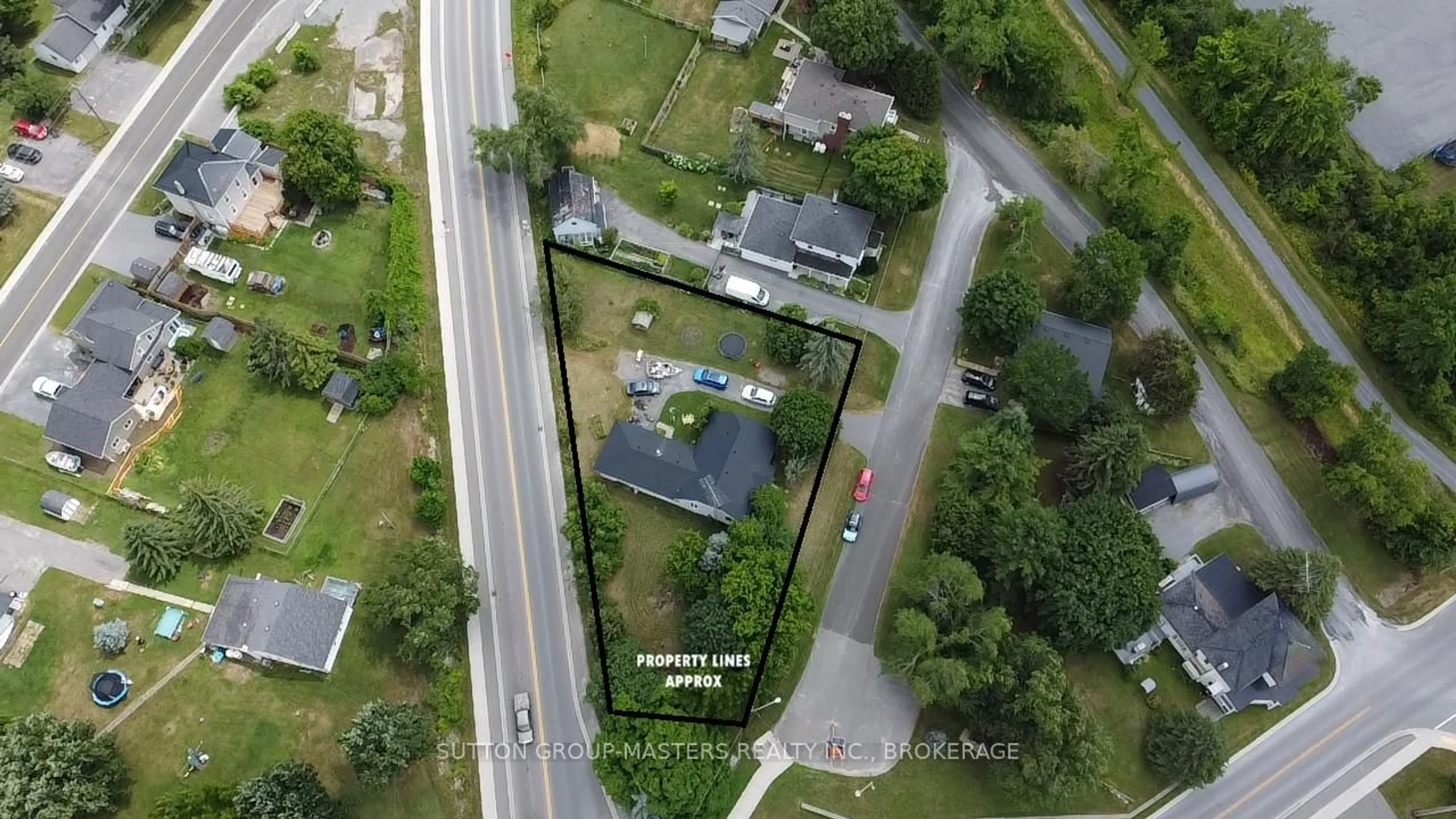 A pic from outside/outdoor area/front of a property/back of a property/a pic from drone, street for 4313 Ottawa St, Harrowsmith Ontario K0H 1V0