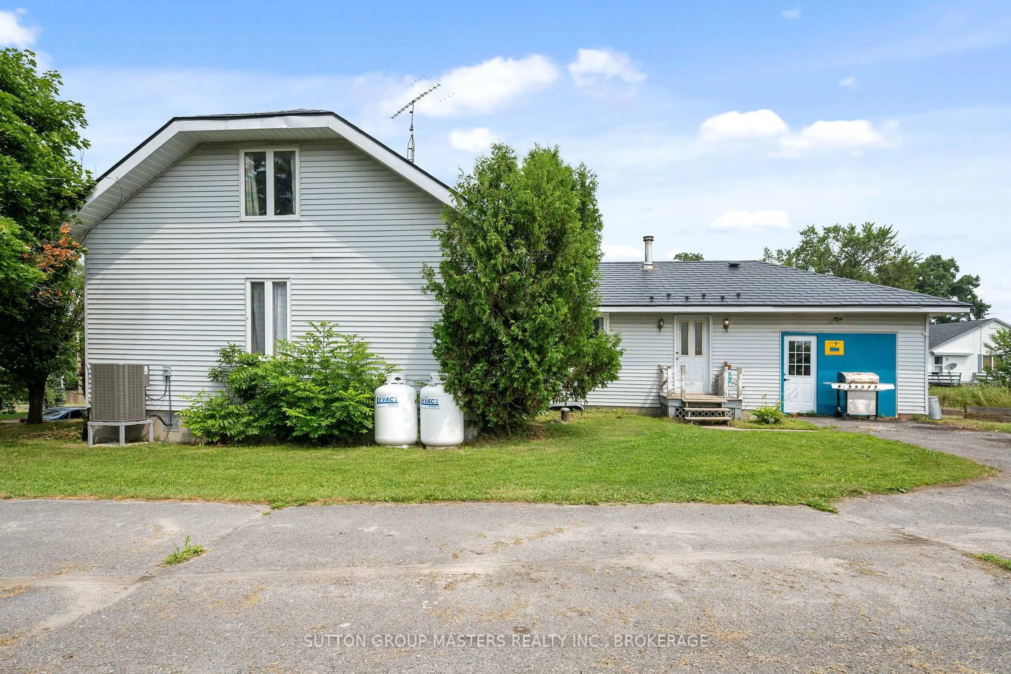 A pic from outside/outdoor area/front of a property/back of a property/a pic from drone, street for 4313 Ottawa St, Harrowsmith Ontario K0H 1V0