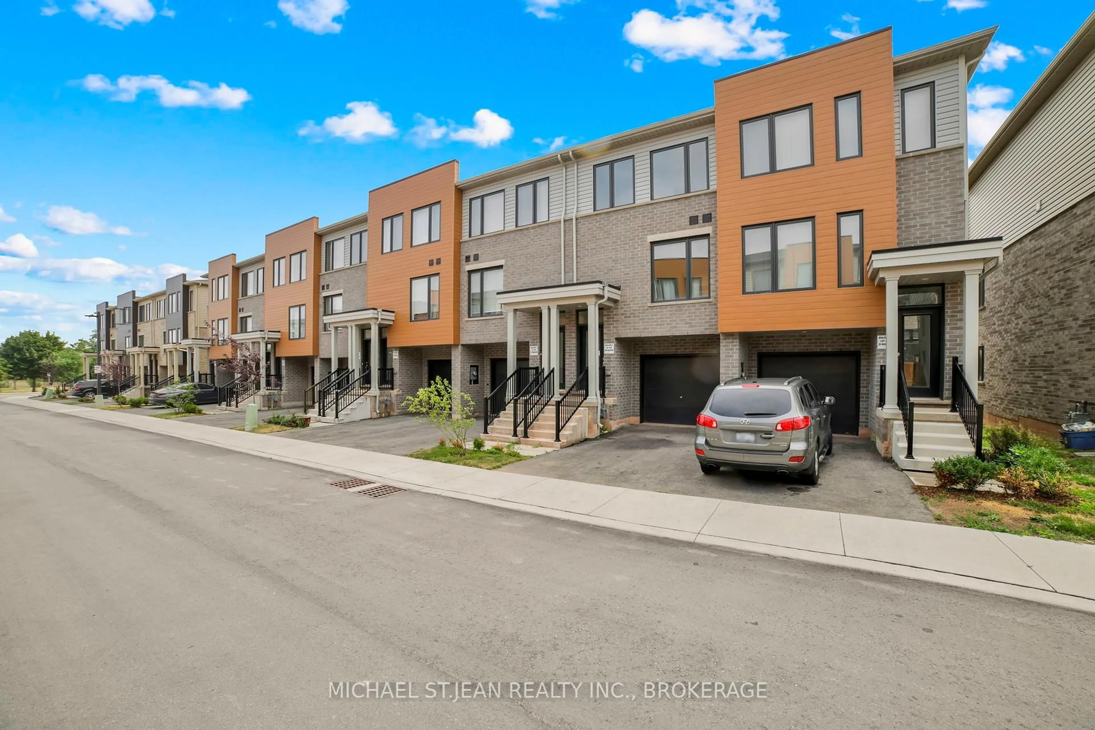 A pic from outside/outdoor area/front of a property/back of a property/a pic from drone, street for 29 Radison Lane, Hamilton Ontario L8H 0B5