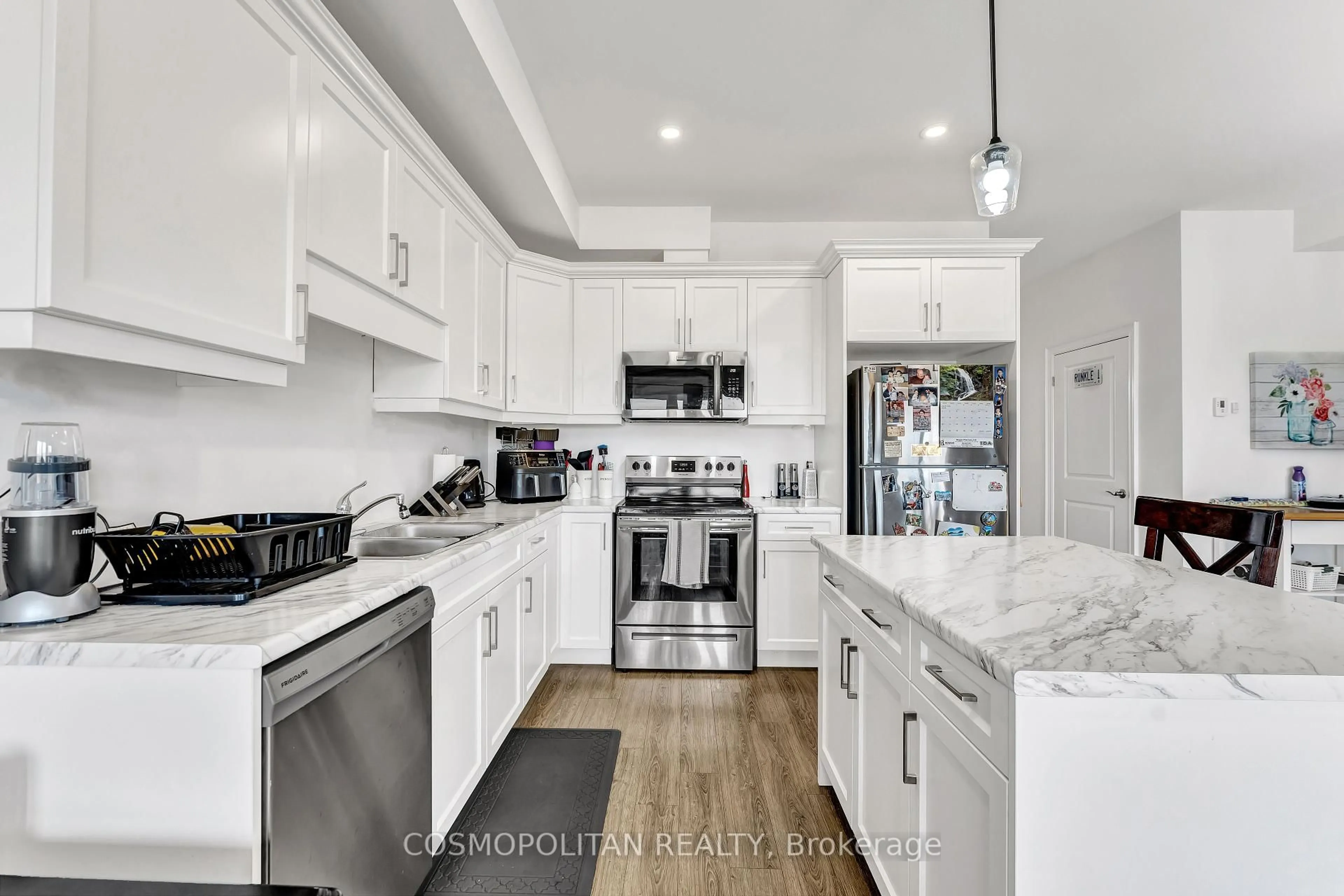 Contemporary kitchen, ceramic/tile floor for 10 Spring Crest Way, Thorold Ontario L2V 0J8