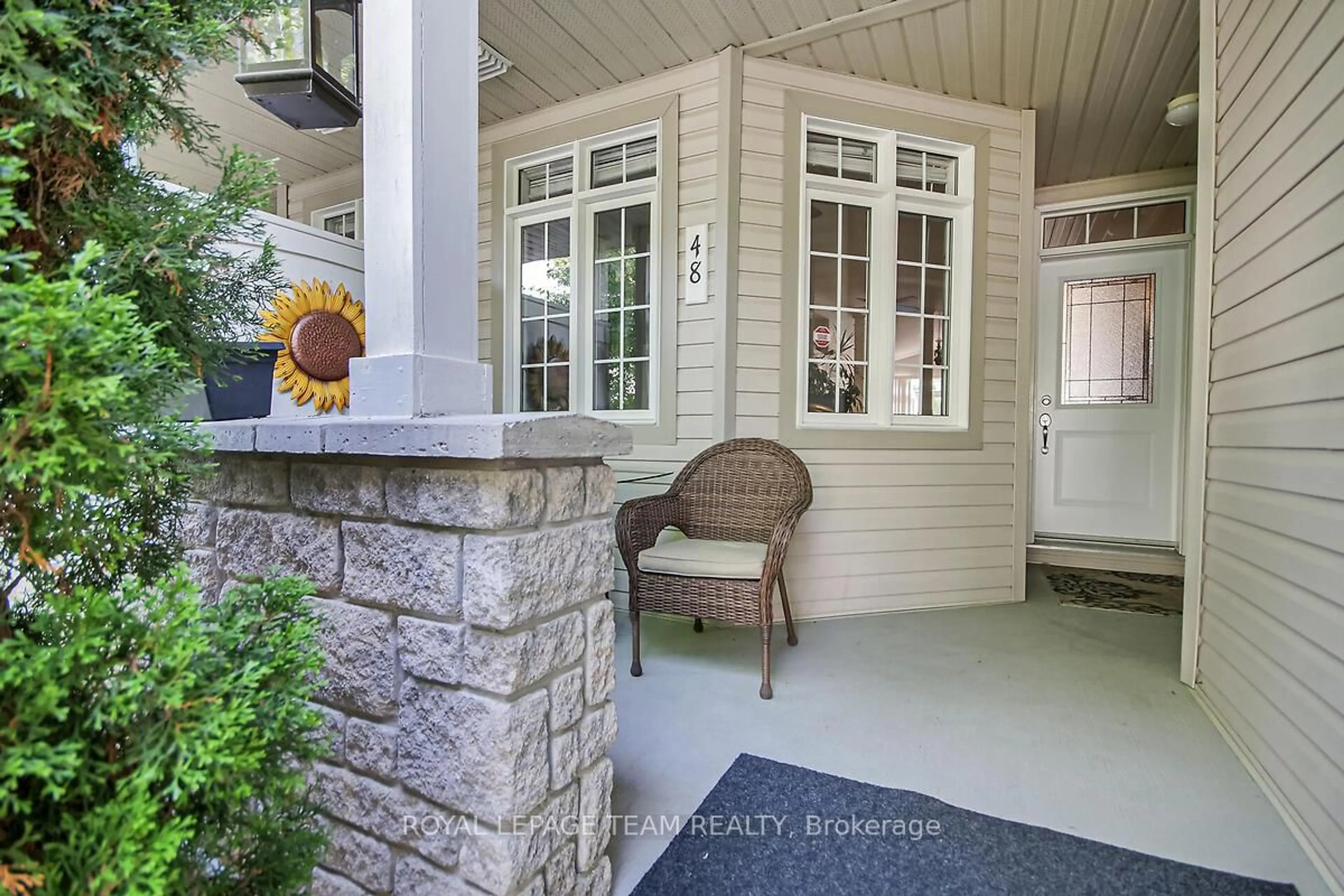 Indoor entryway for 48 Village Walk, Manotick Ontario K4M 1L1