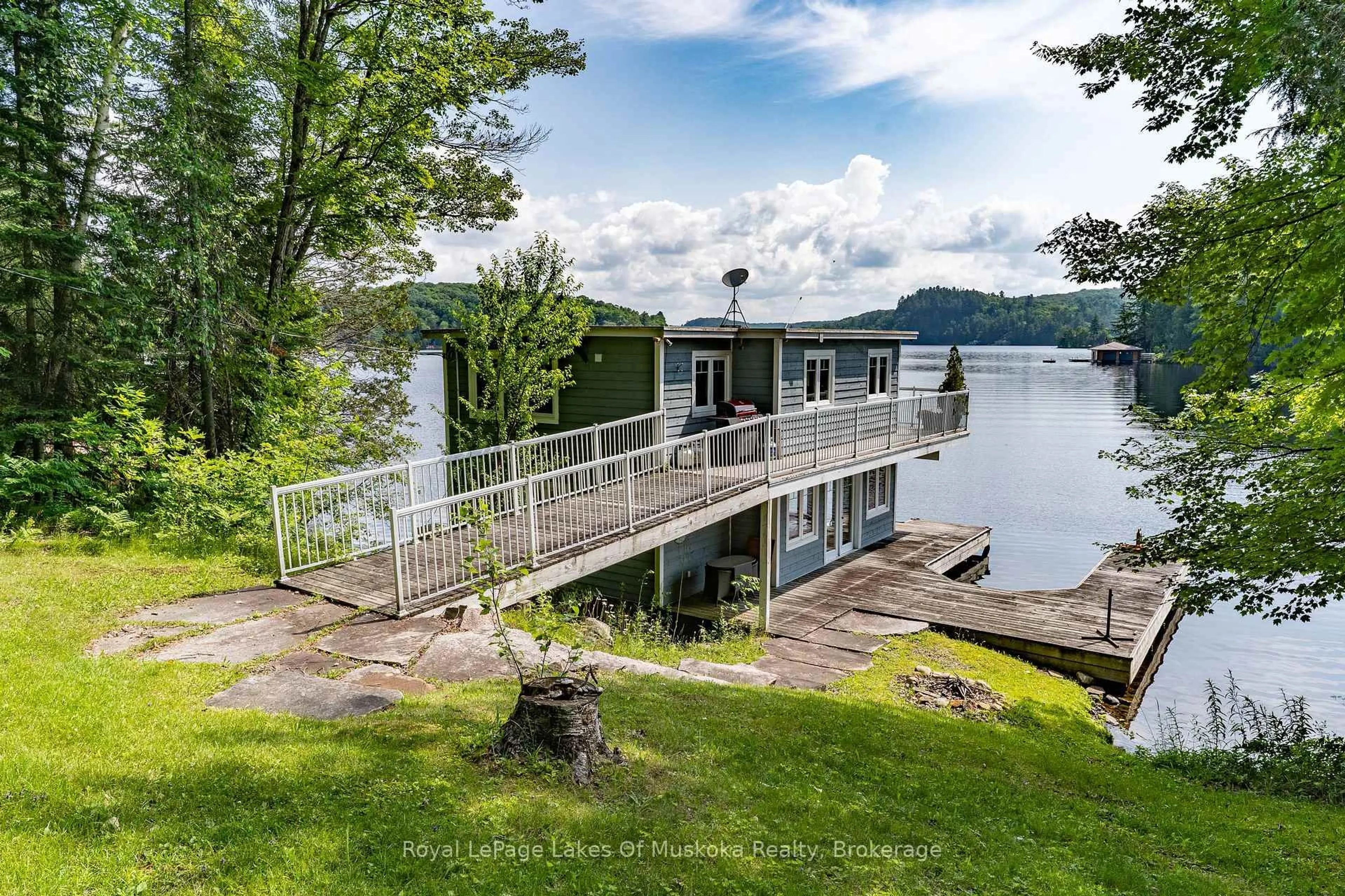 A pic from outside/outdoor area/front of a property/back of a property/a pic from drone, water/lake/river/ocean view for 1024/1025 White Pines Rd, Lake of Bays Ontario P1H 2J3