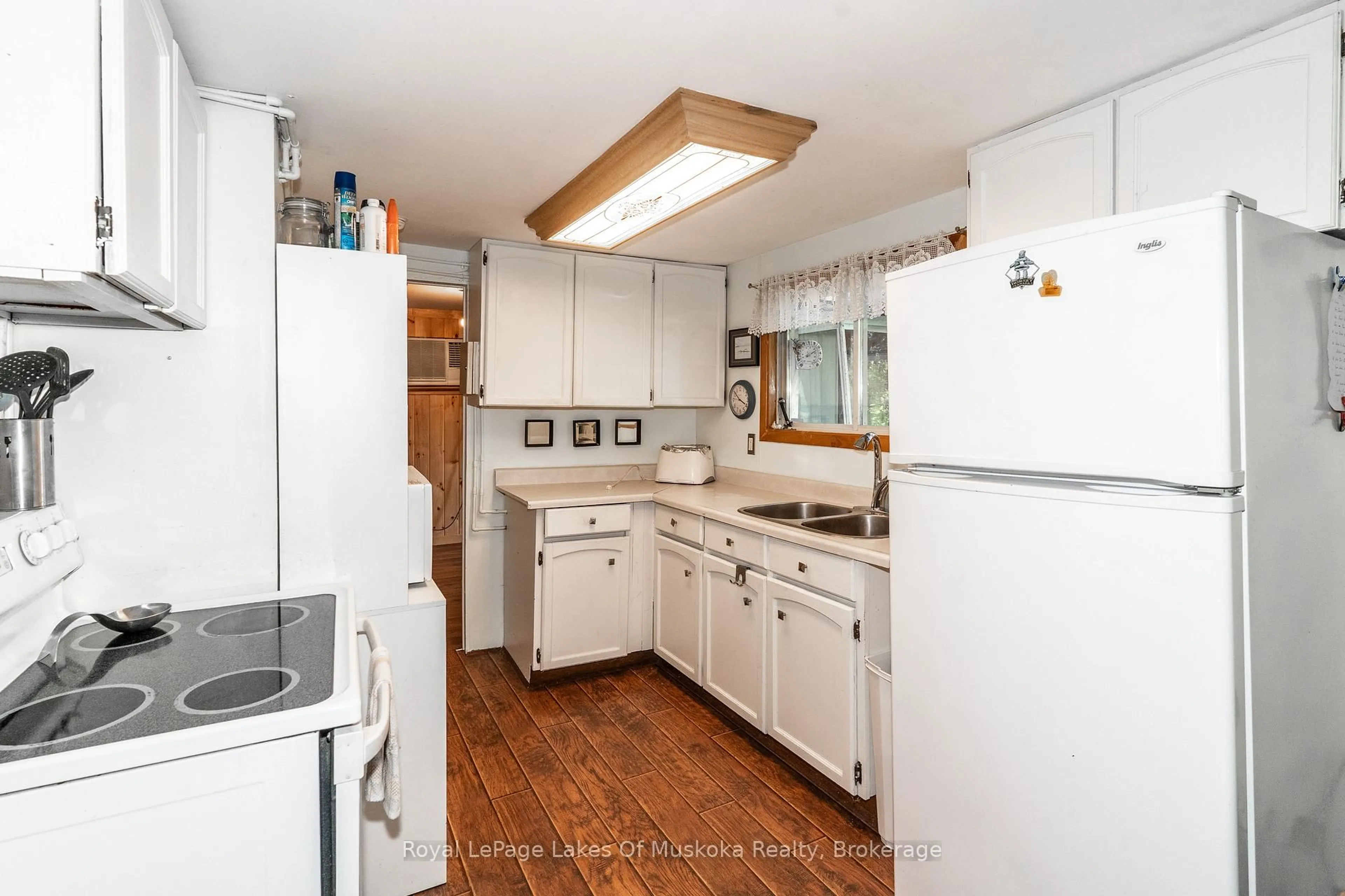 Standard kitchen, unknown for 1024/1025 White Pines Rd, Lake of Bays Ontario P1H 2J3