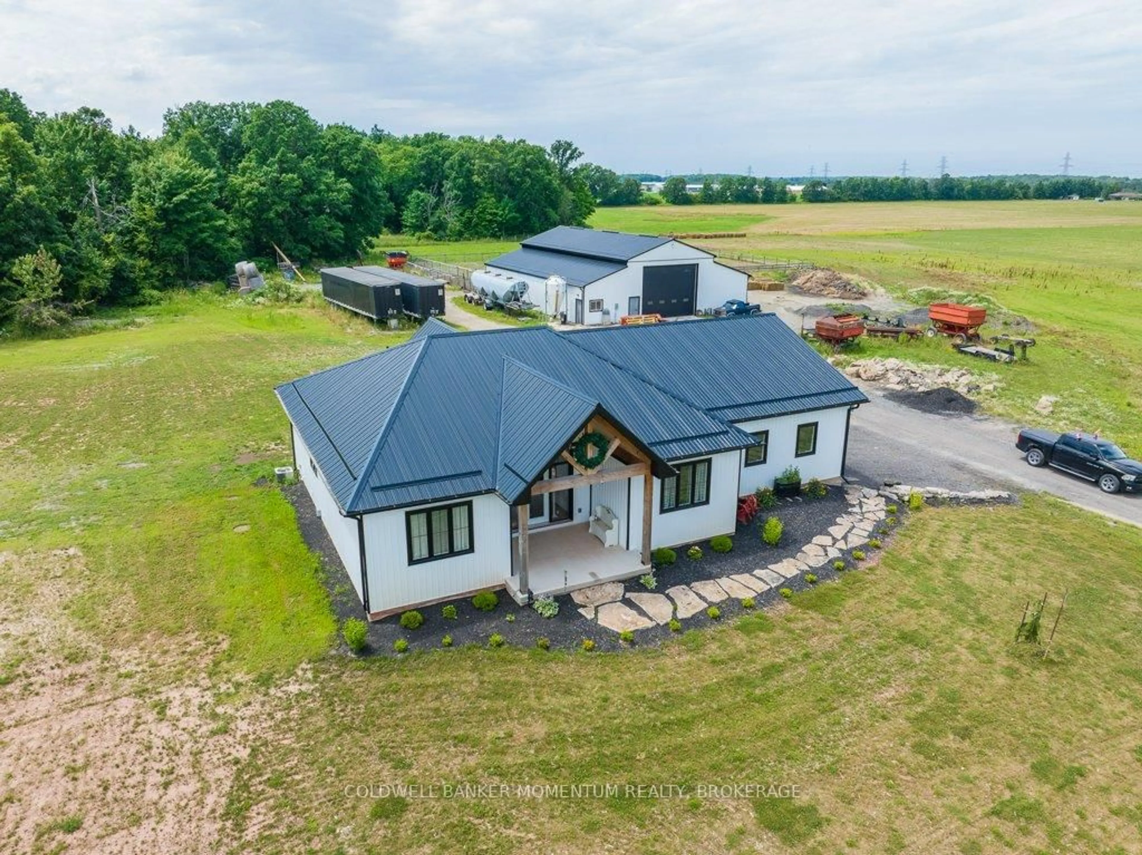 A pic from outside/outdoor area/front of a property/back of a property/a pic from drone, building for 2848 MOUNTAIN Rd, Lincoln Ontario L0R 2A0
