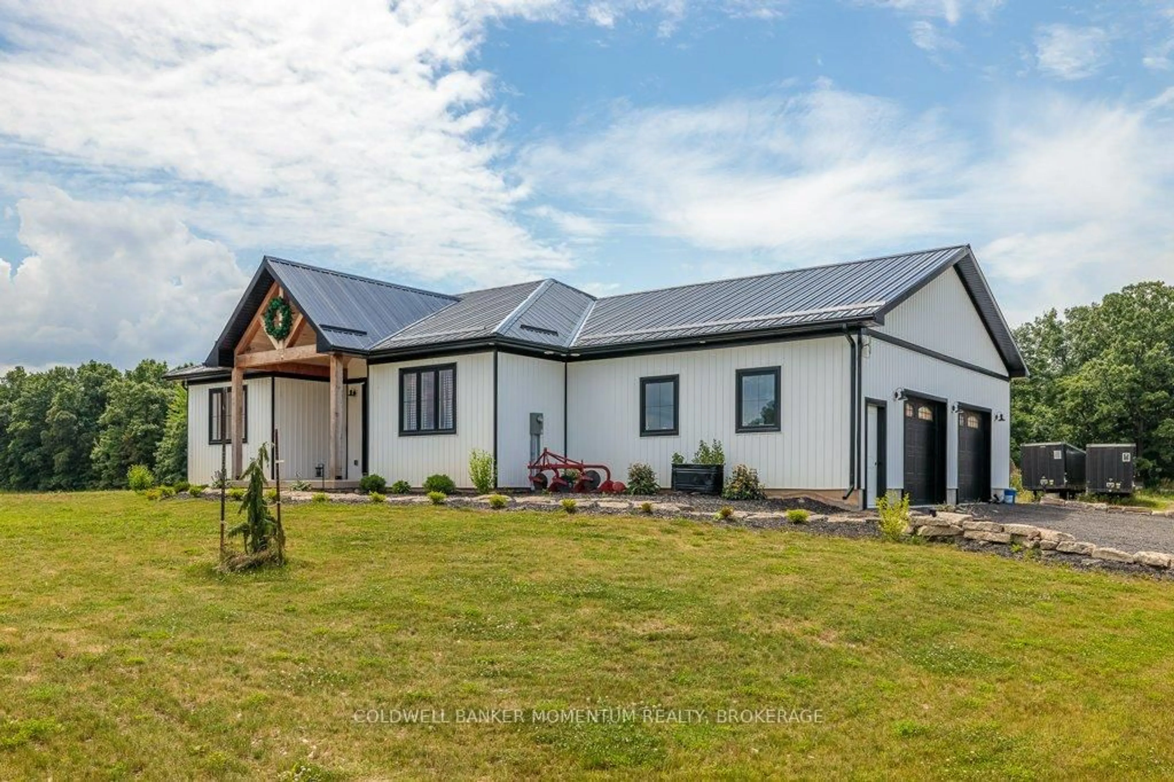 A pic from outside/outdoor area/front of a property/back of a property/a pic from drone, building for 2848 MOUNTAIN Rd, Lincoln Ontario L0R 2A0