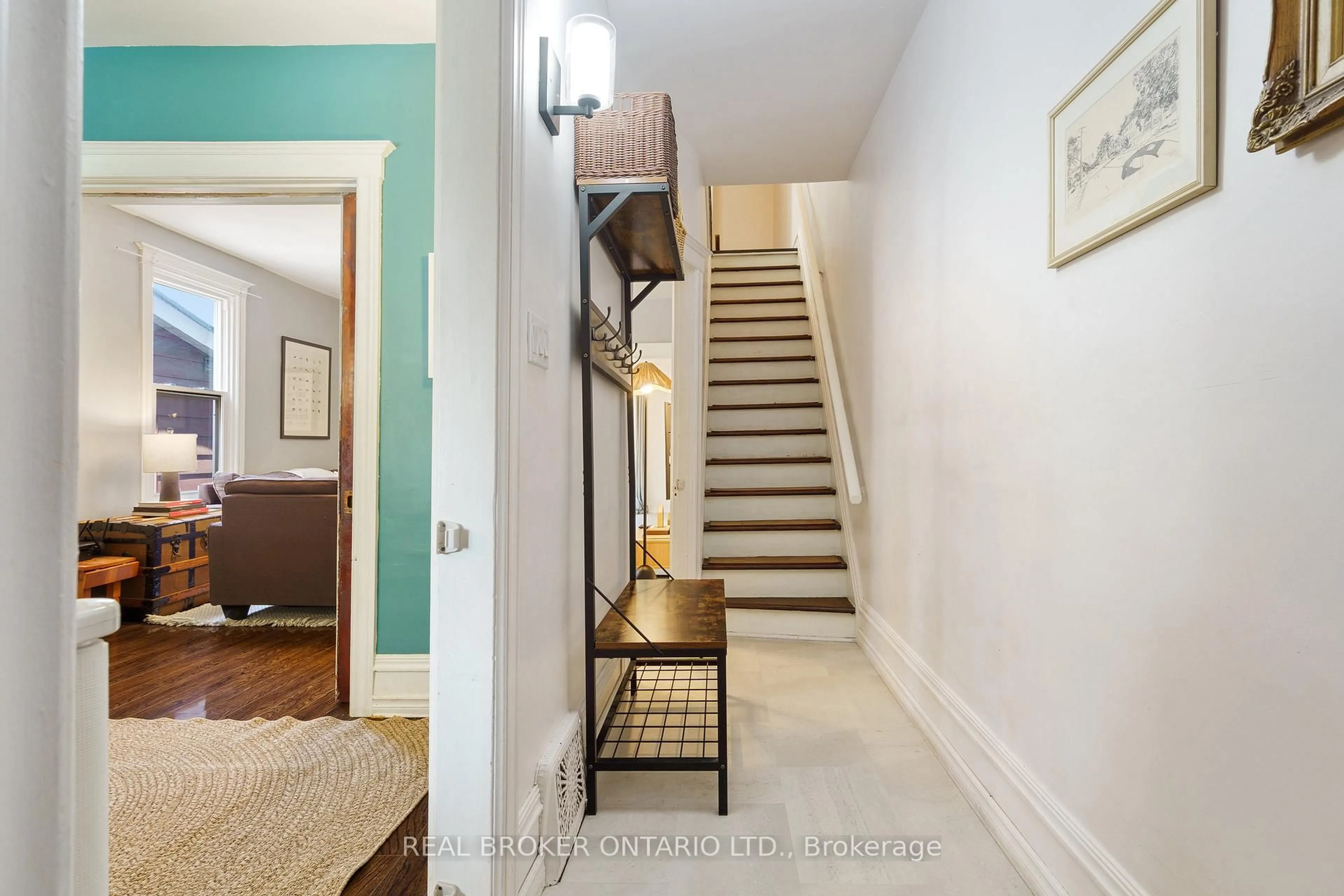 Indoor entryway for 41 Princess St, Hamilton Ontario L8L 3K7