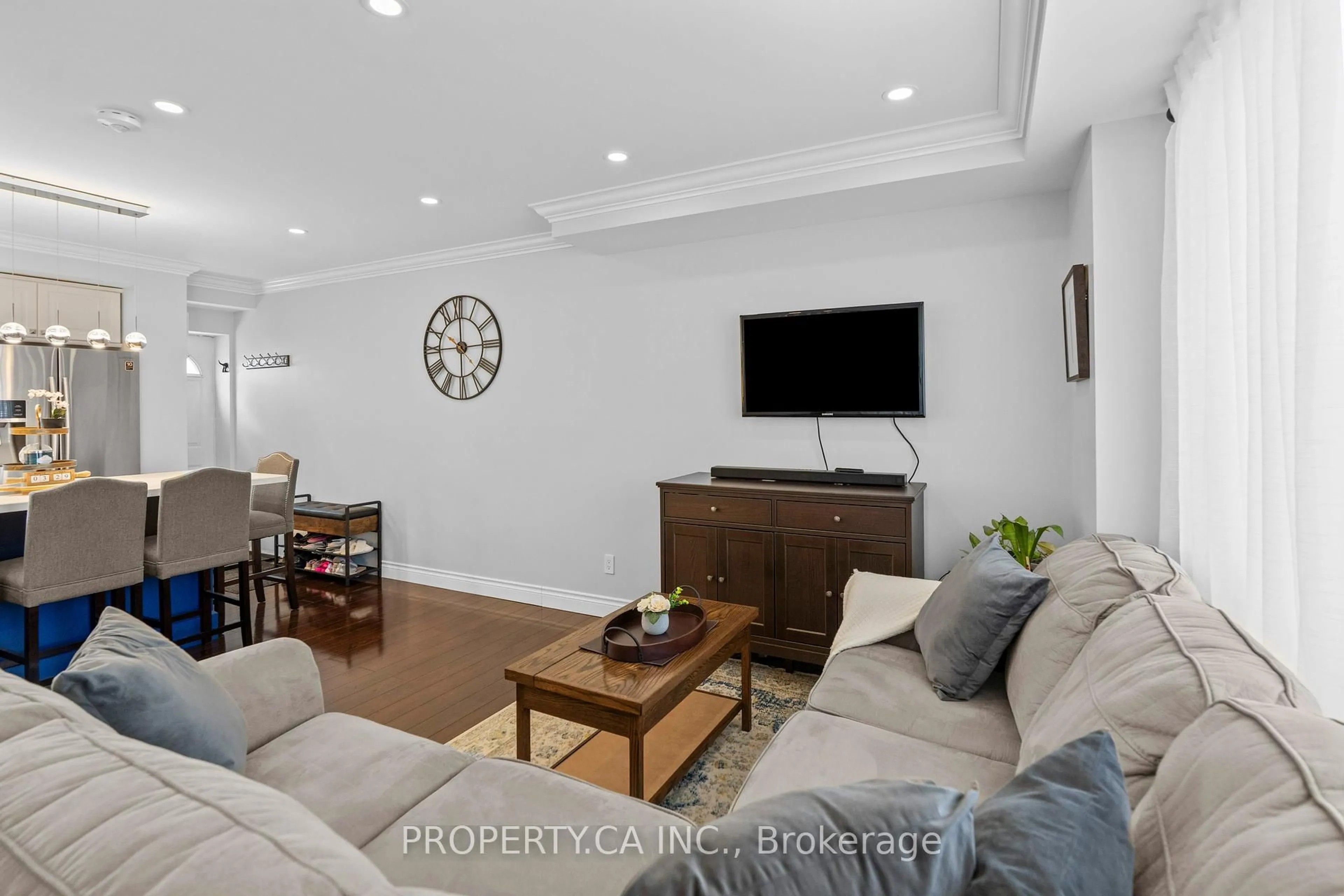 Living room with furniture, unknown for 72 Martha St, Hamilton Ontario L8H 2B7