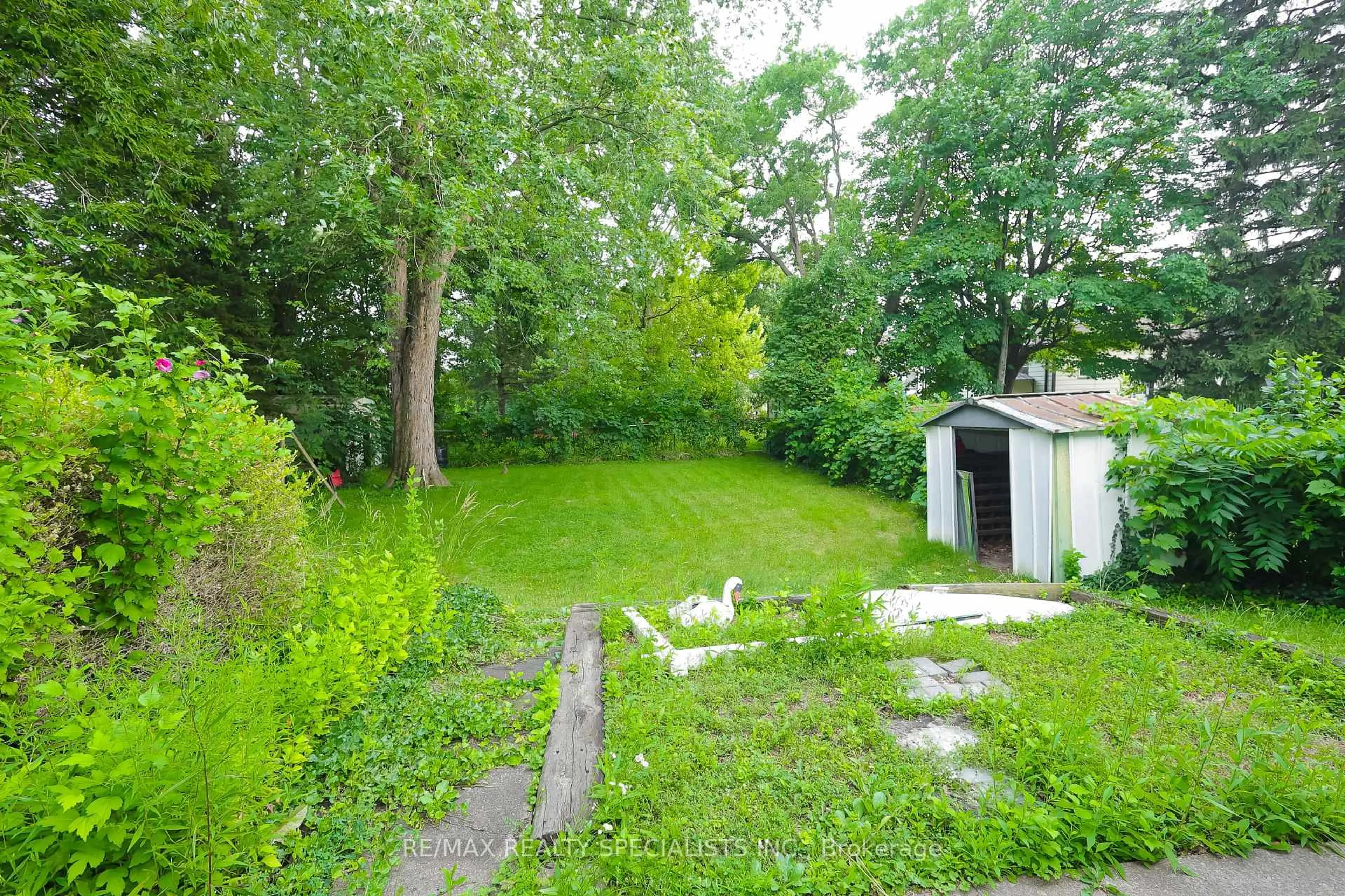 Shed for 7020 Dunn St, Niagara Falls Ontario L2G 2R7