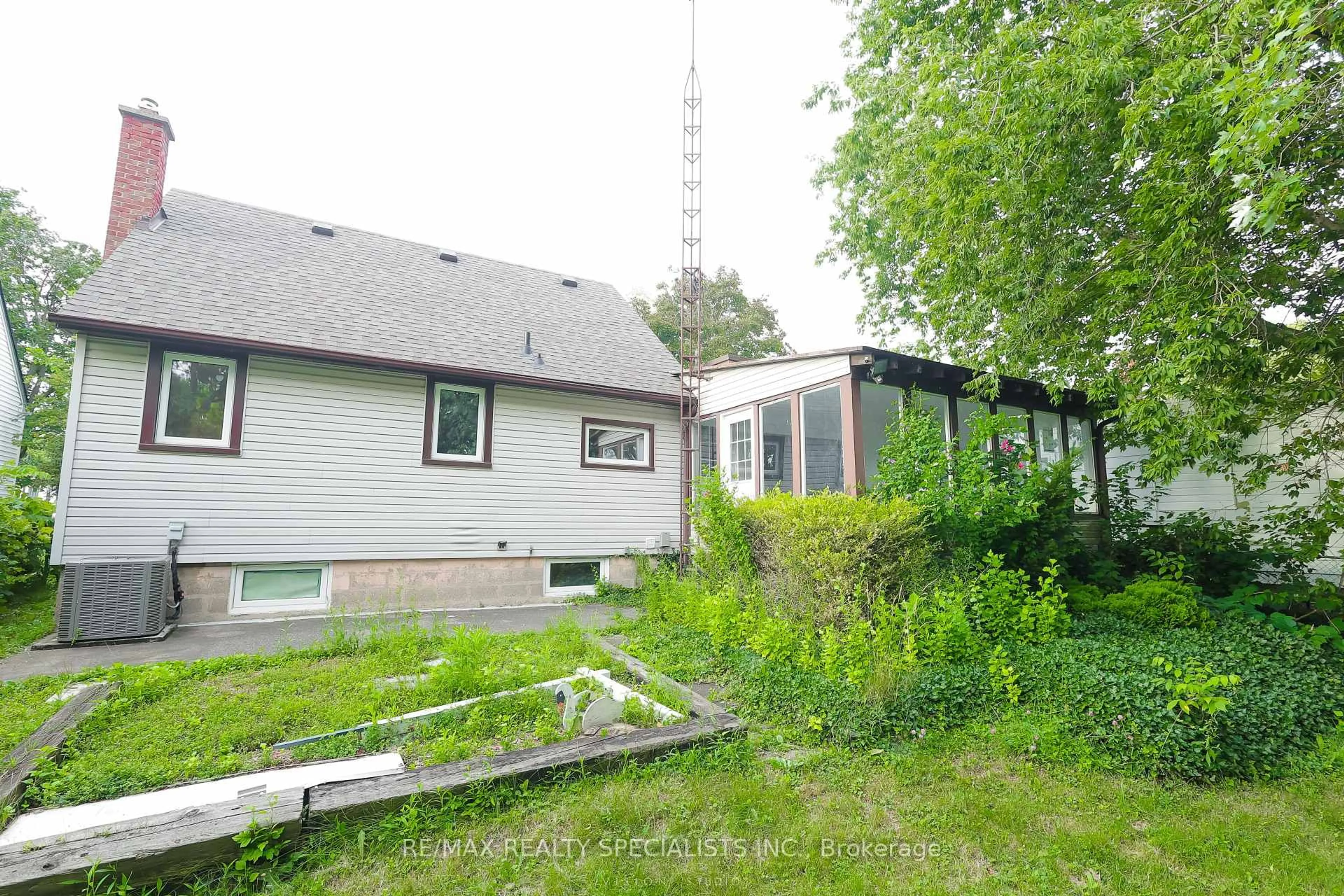 Patio, unknown for 7020 Dunn St, Niagara Falls Ontario L2G 2R7