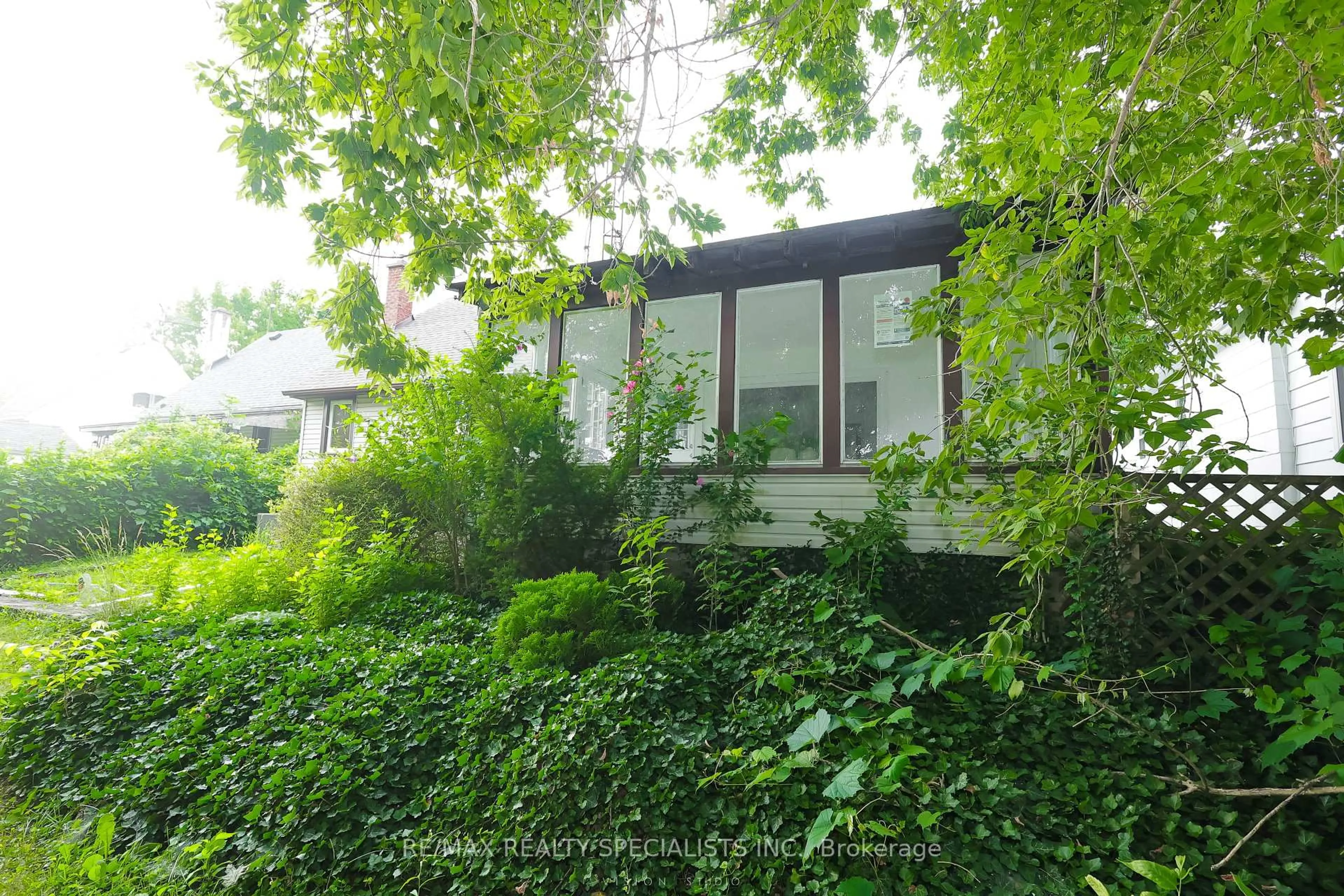 Unknown for 7020 Dunn St, Niagara Falls Ontario L2G 2R7