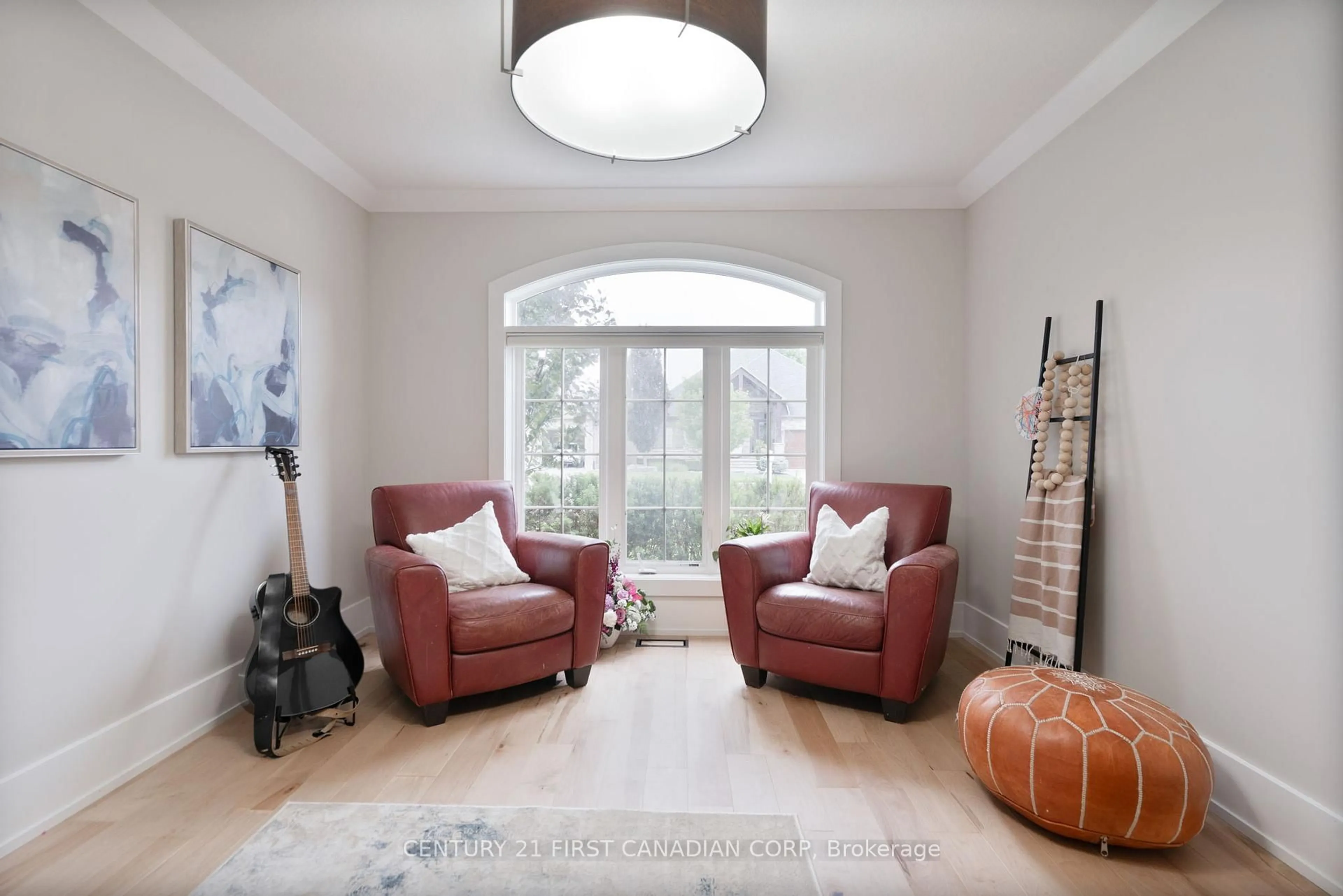 Living room with furniture, ceramic/tile floor for 443 MacDonald St, Strathroy-Caradoc Ontario N7G 0B2