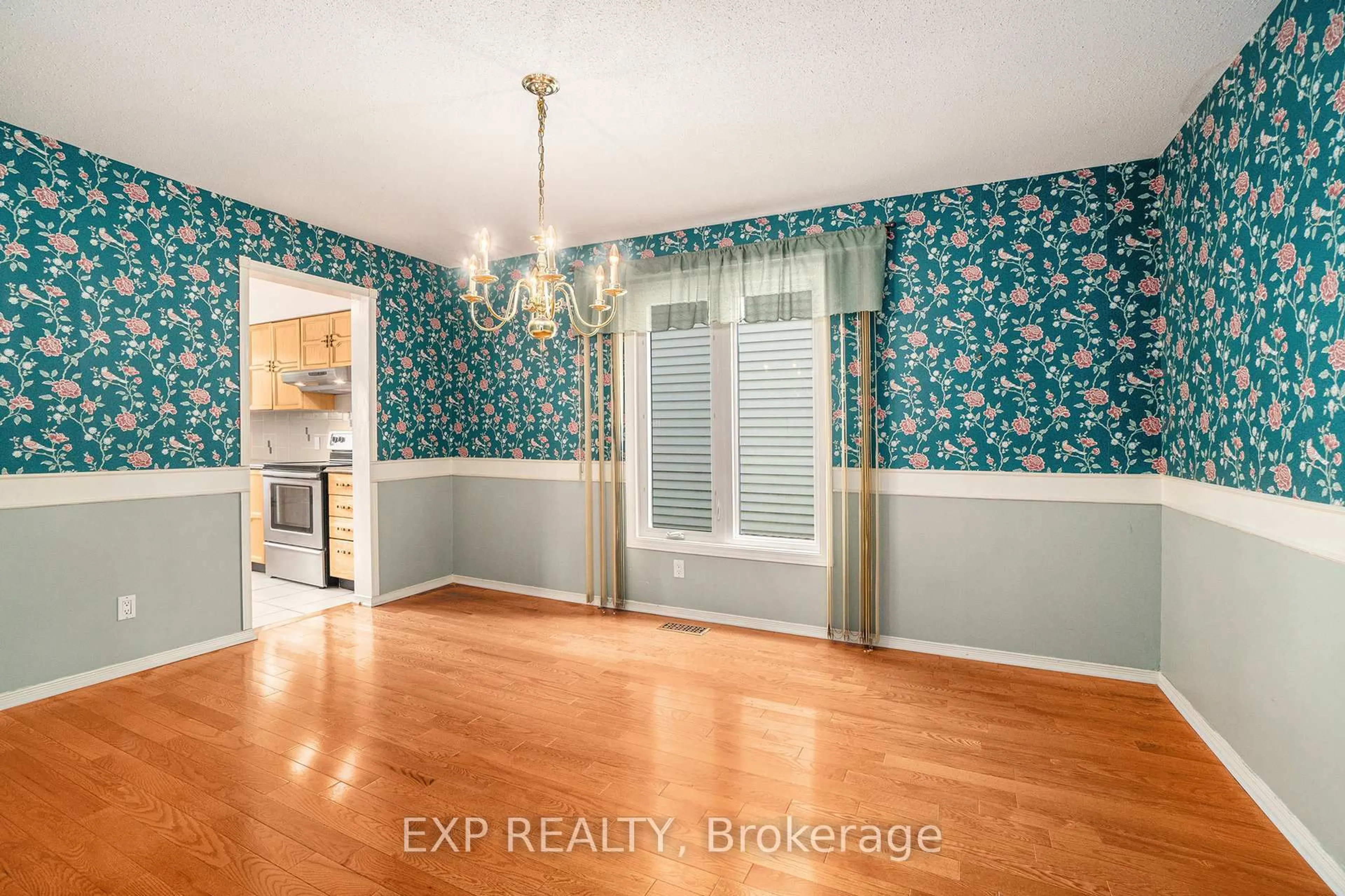 Dining room, wood/laminate floor for 683 Apollo Way, Ottawa Ontario K4A 1S8