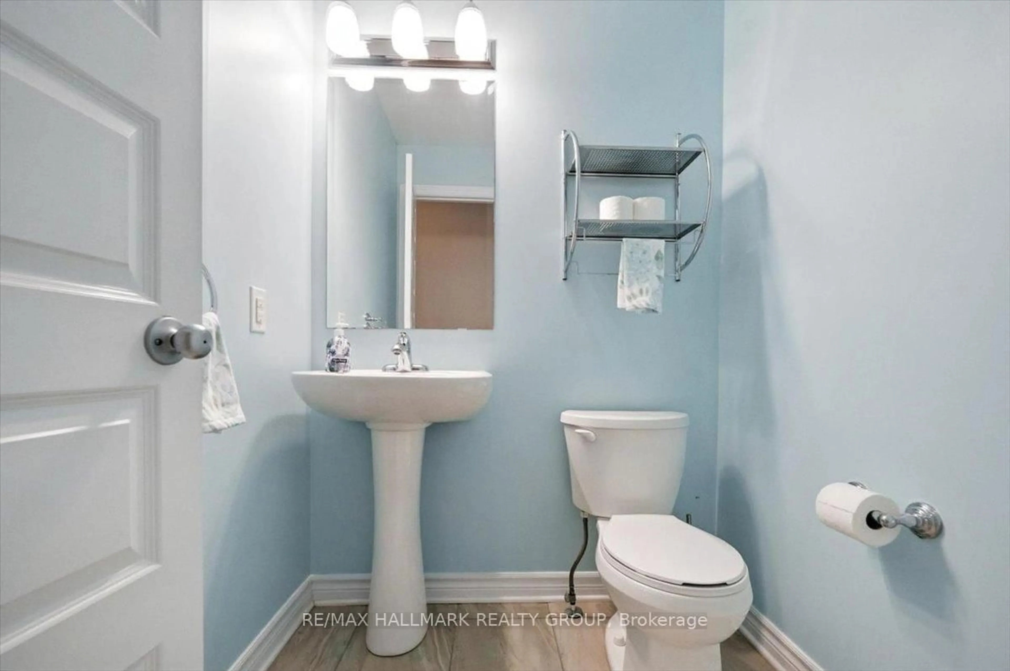 Standard bathroom, ceramic/tile floor for 370 GERRY LALONDE Dr, Ottawa Ontario K4A 0Y3