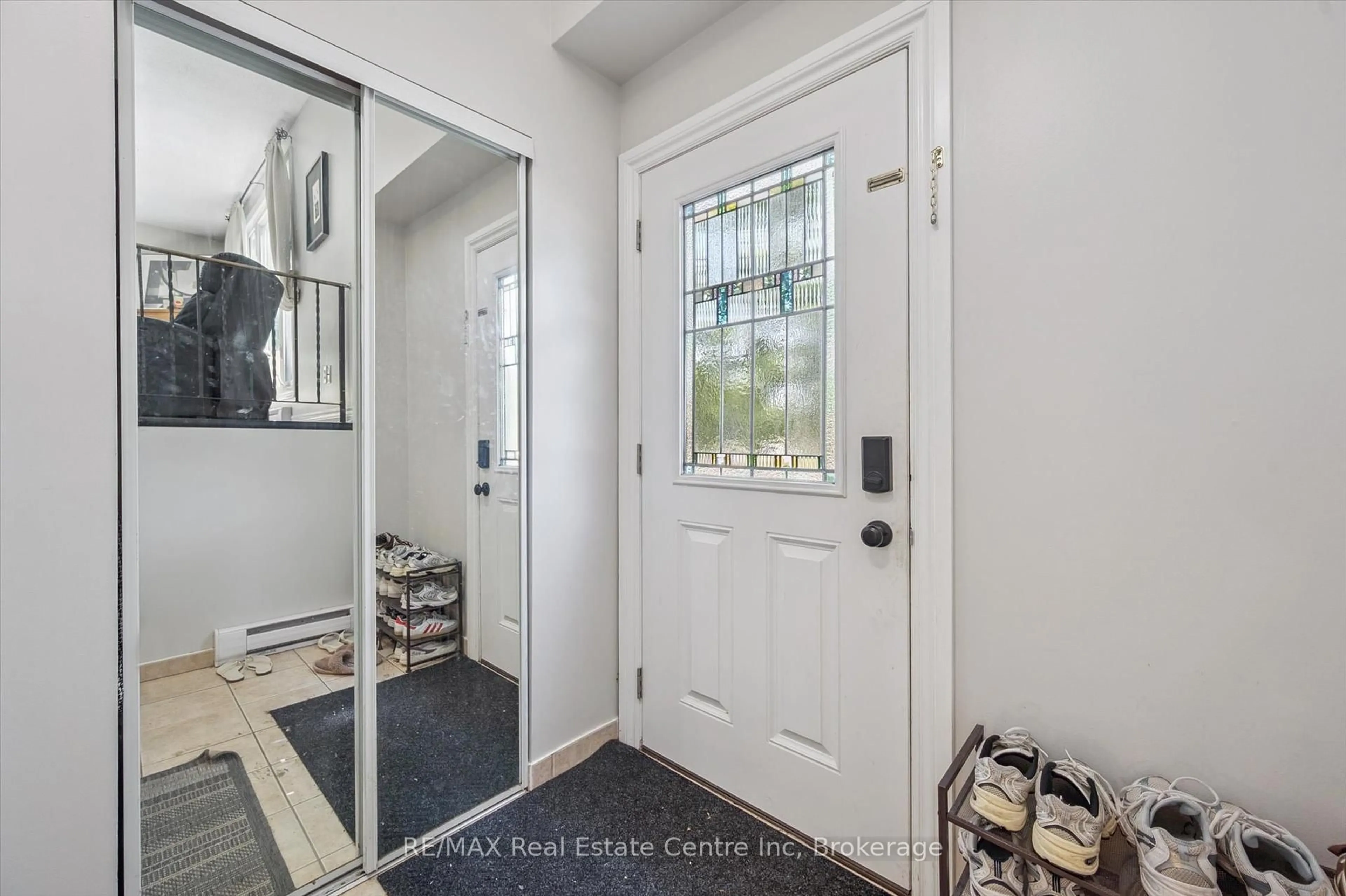 Indoor entryway for 59 Steffler Dr, Guelph Ontario N1G 3L5