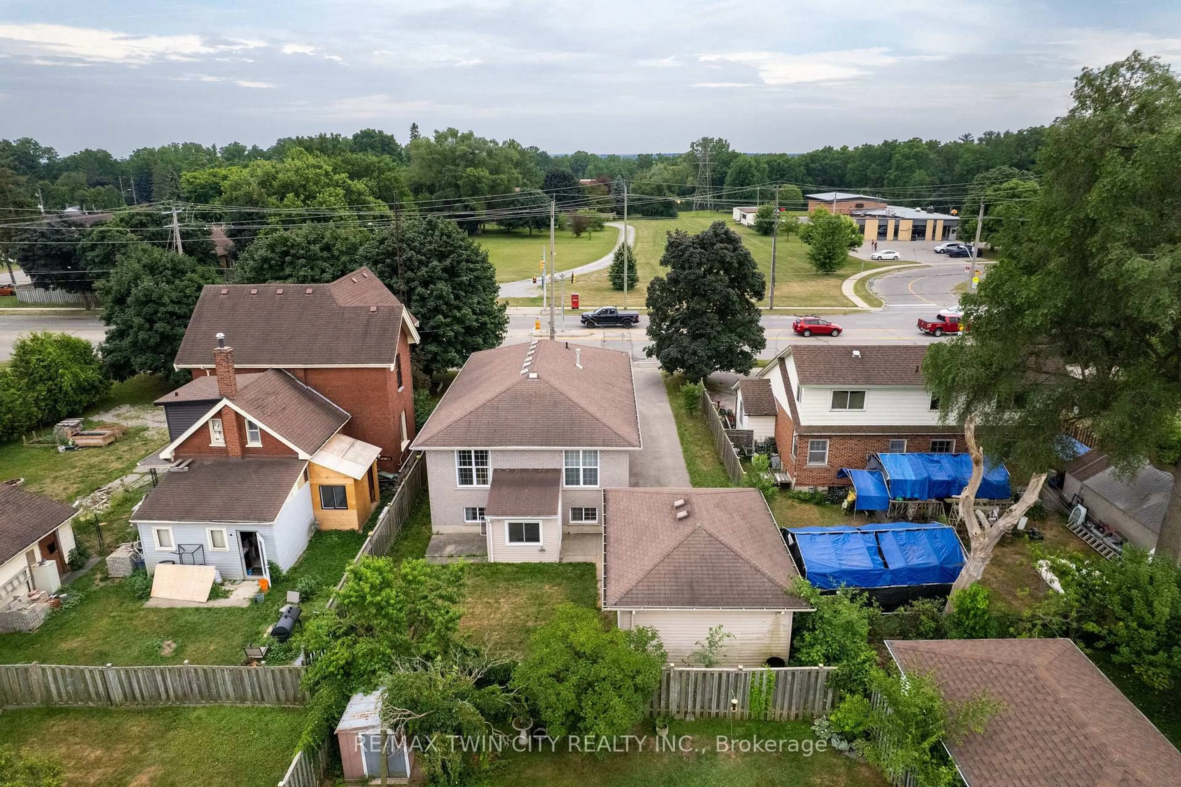 A pic from outside/outdoor area/front of a property/back of a property/a pic from drone, unknown for 880 A Colborne St, Brant Ontario N3S 3T1