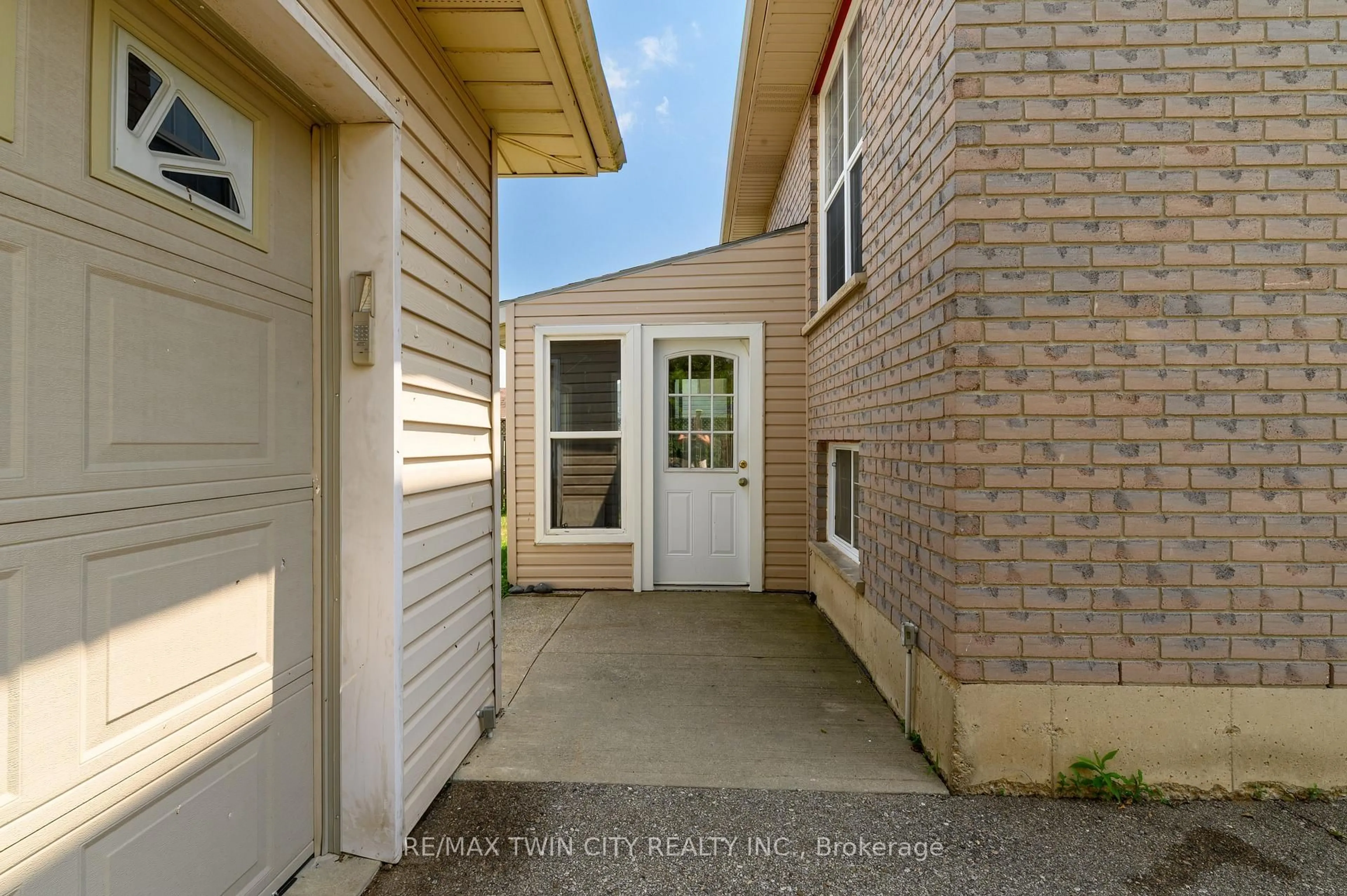 Unknown for 880 A Colborne St, Brant Ontario N3S 3T1