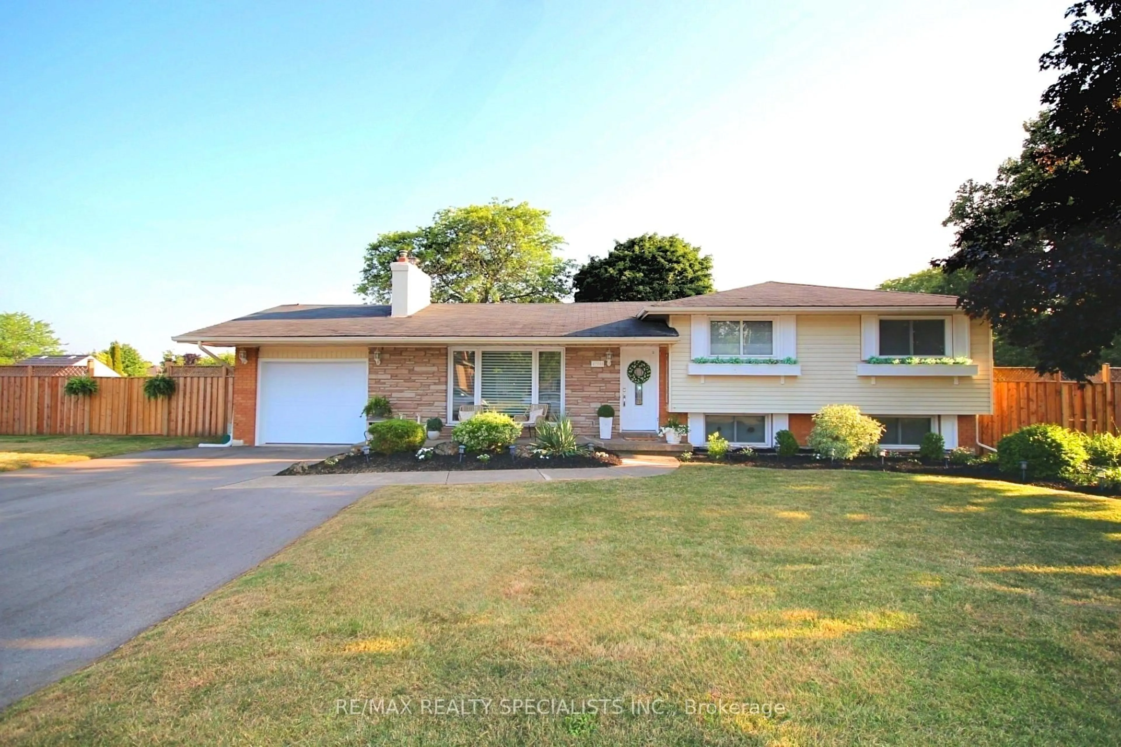 Home with brick exterior material, street for 190 Margaret St, West Lincoln Ontario L0R 2A0