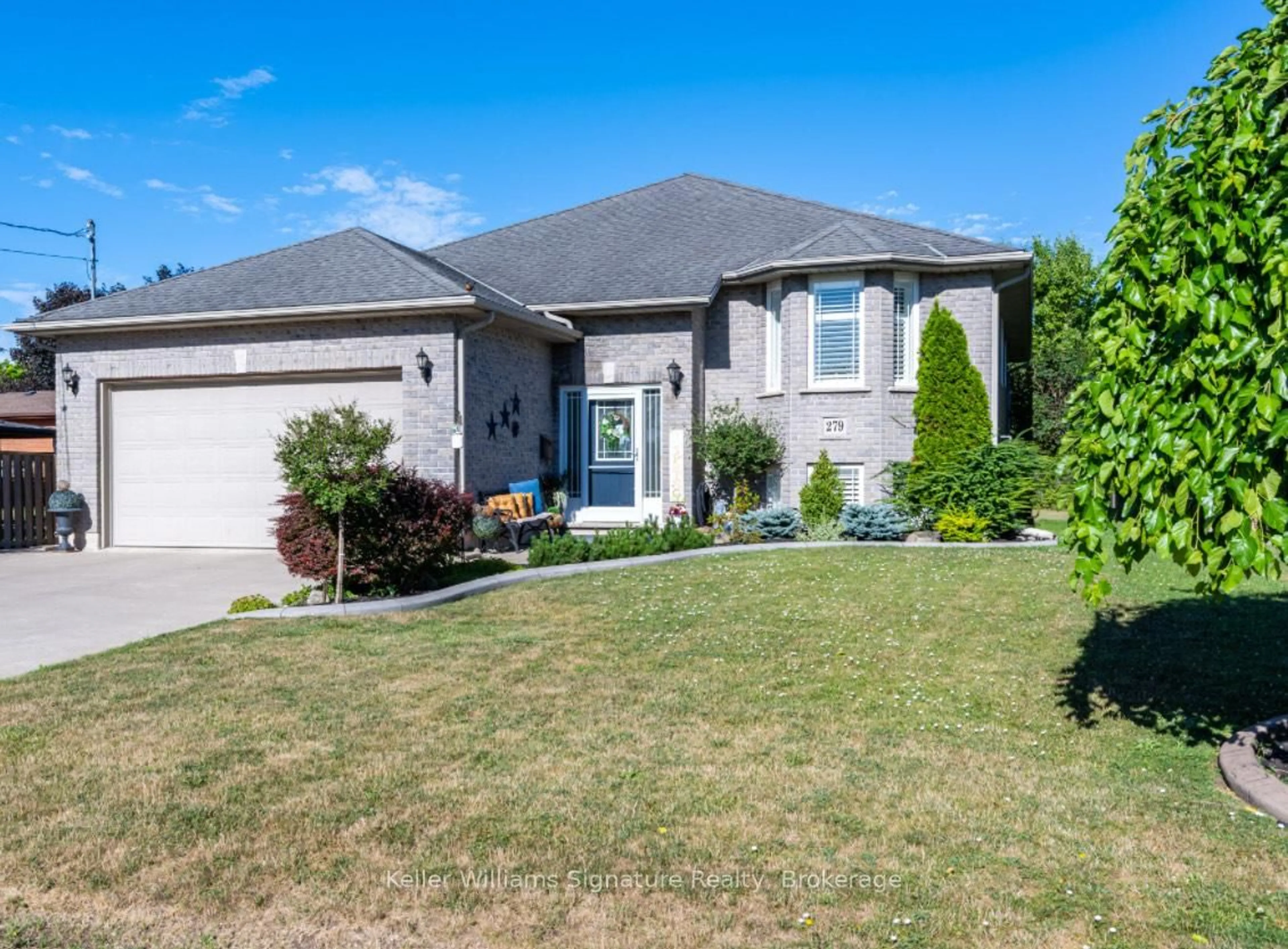 Home with vinyl exterior material, street for 279 Knoll St, Port Colborne Ontario L3K 5B8