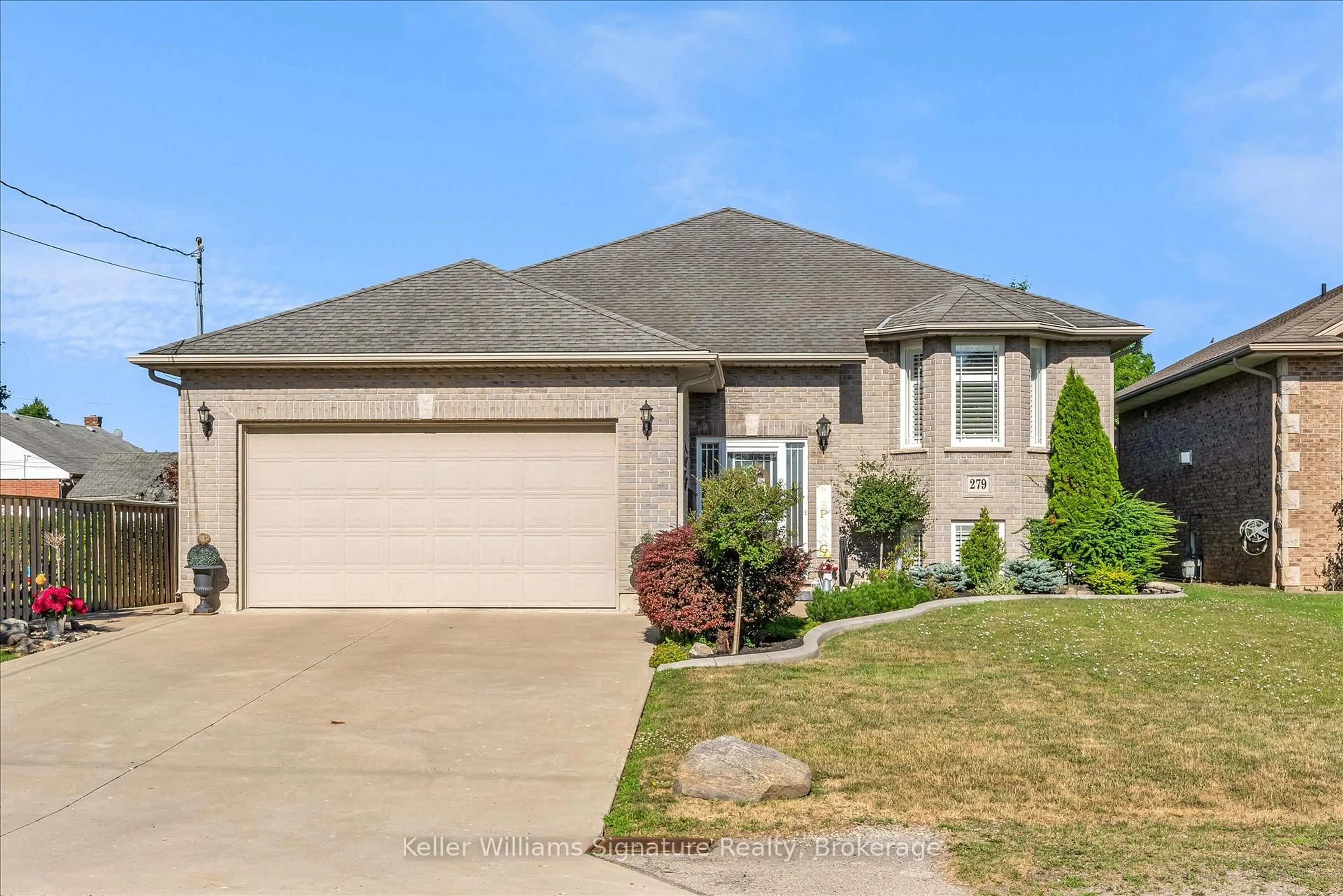 Home with vinyl exterior material, street for 279 Knoll St, Port Colborne Ontario L3K 5B8