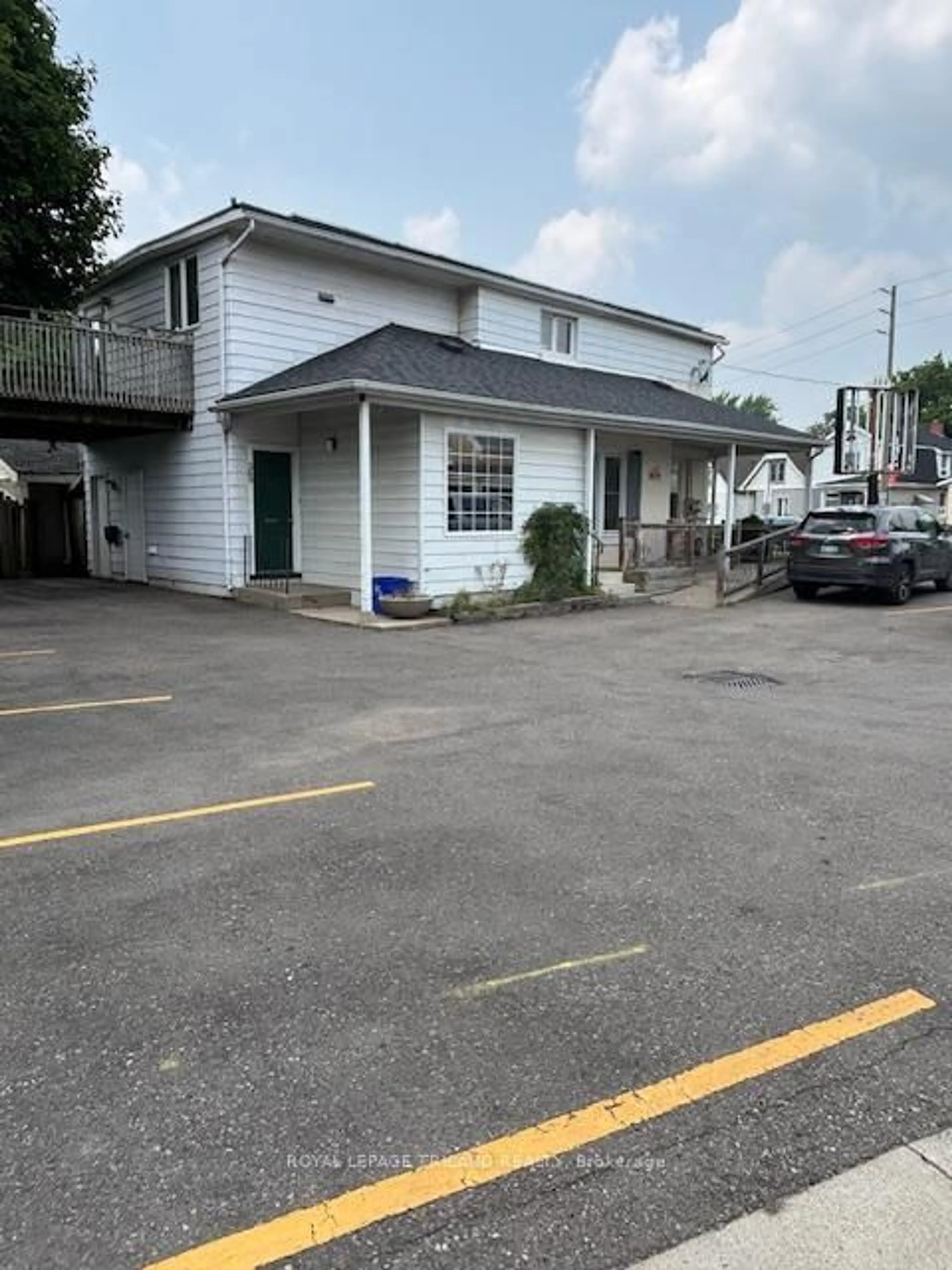 Unknown for 369 Hamilton Rd, London East Ontario N5Z 1R6