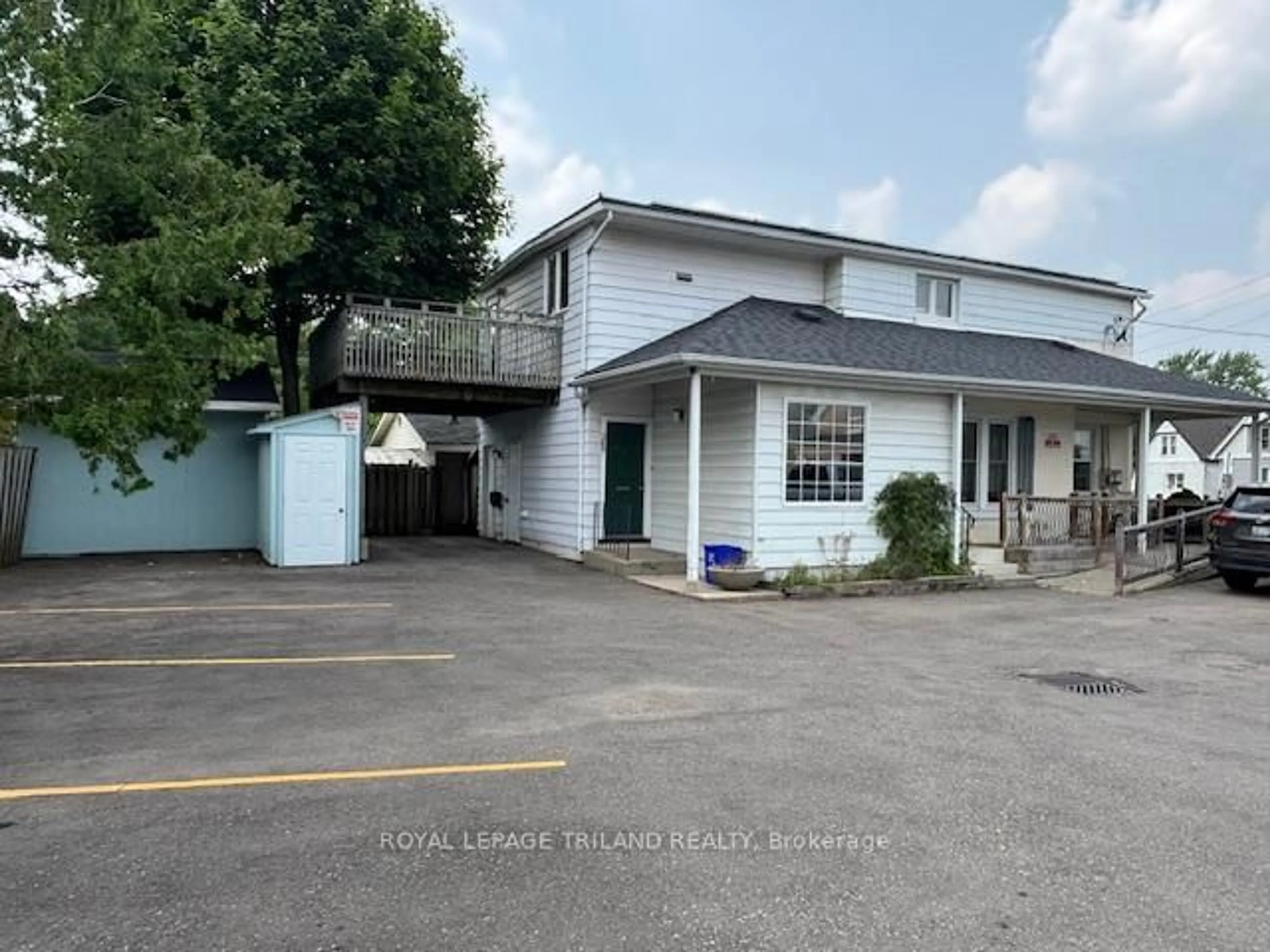 A pic from outside/outdoor area/front of a property/back of a property/a pic from drone, building for 369 Hamilton Rd, London East Ontario N5Z 1R6