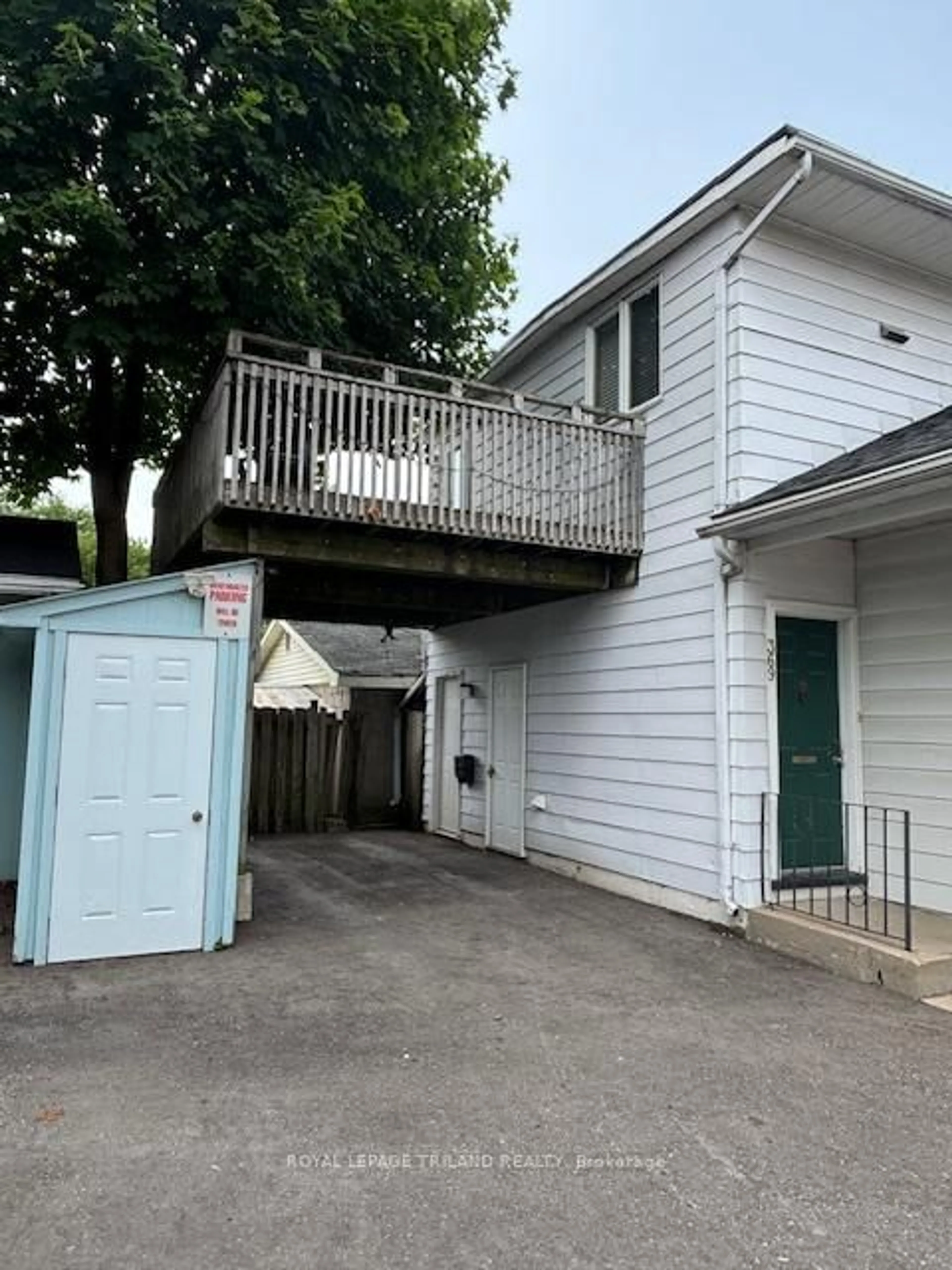 Unknown for 369 Hamilton Rd, London East Ontario N5Z 1R6