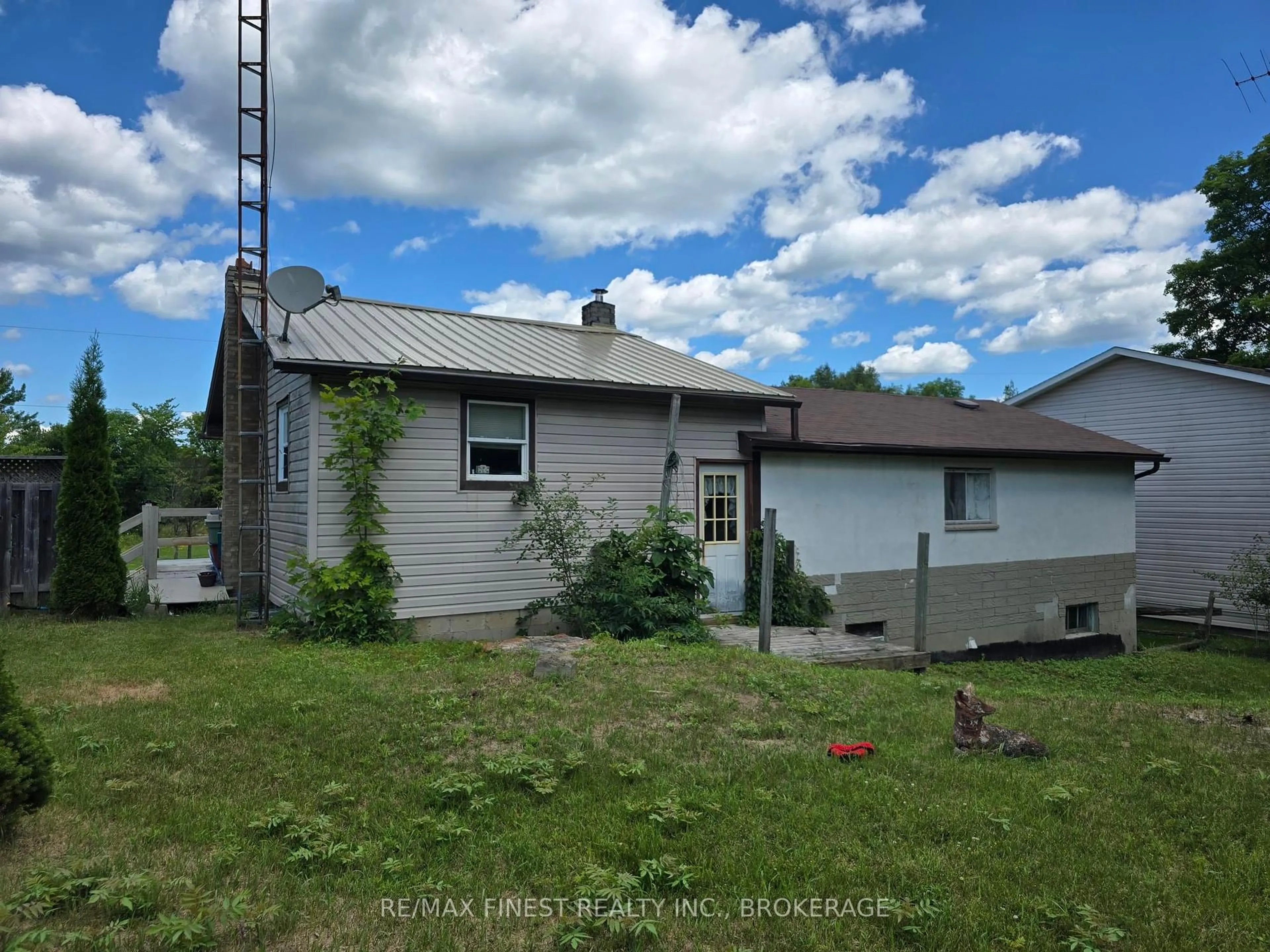A pic from outside/outdoor area/front of a property/back of a property/a pic from drone, unknown for 10555 Road 38, Parham Ontario K0H 2K0