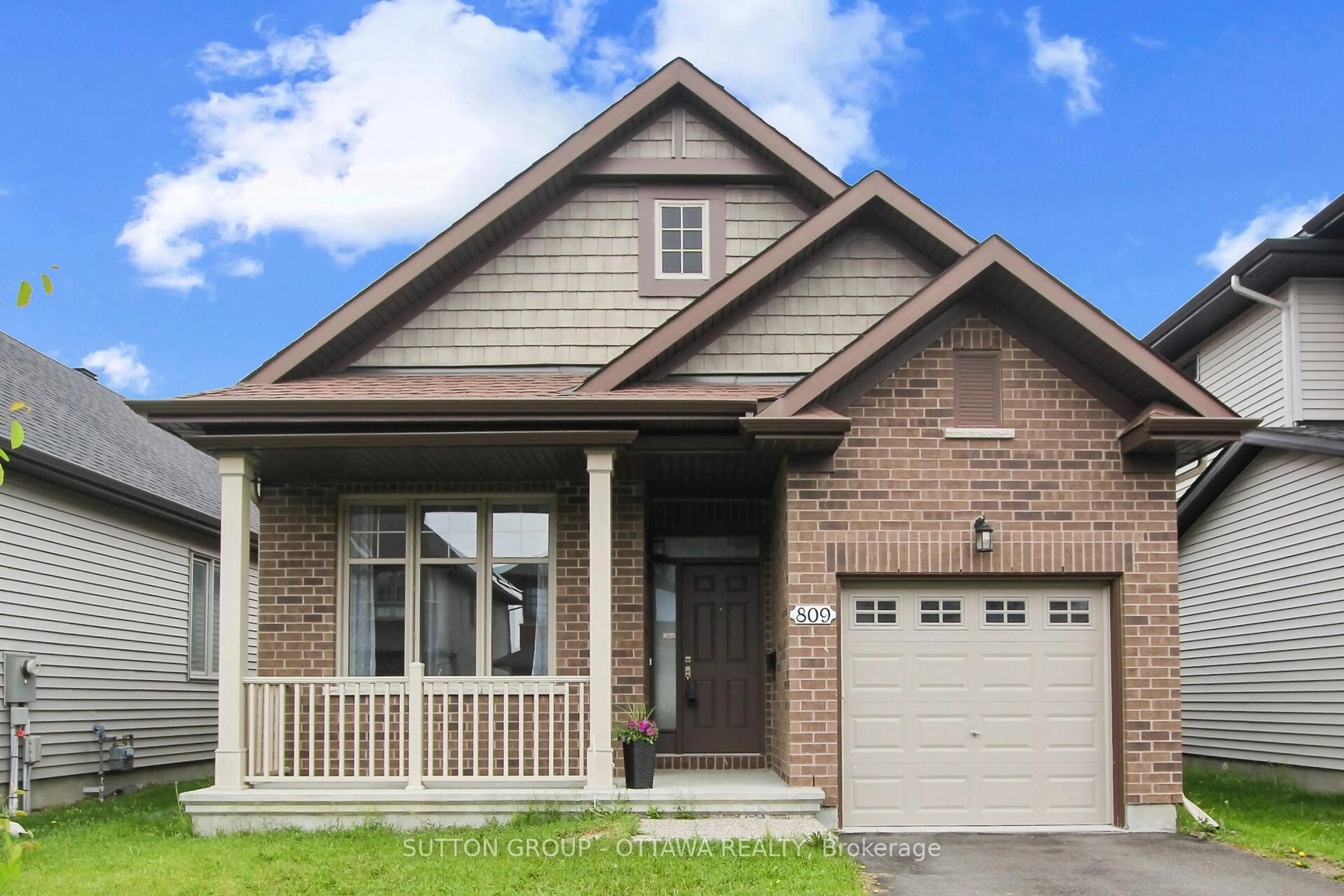 Home with brick exterior material, street for 809 Carnelian Cres, Ottawa Ontario K1X 0A8