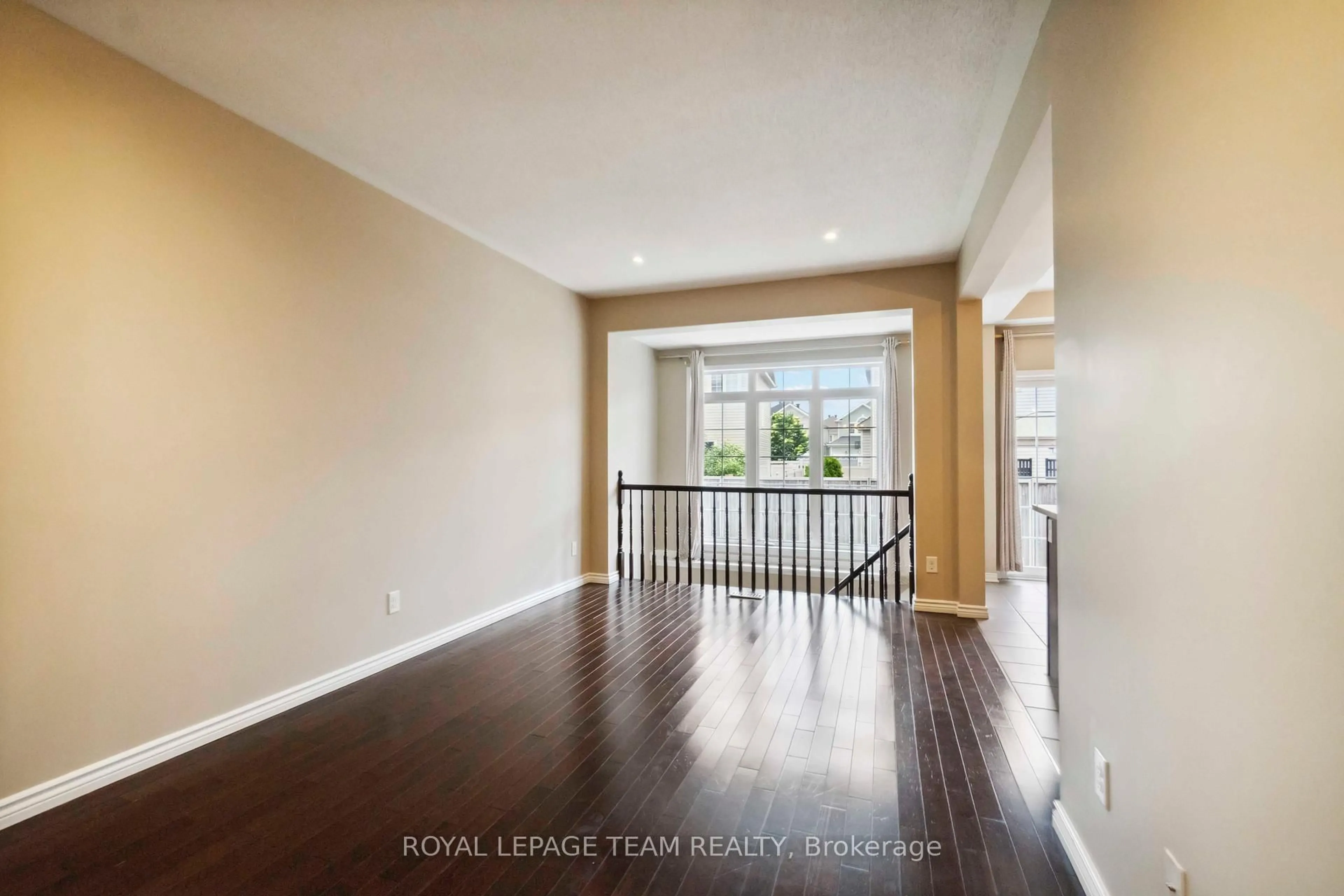 Indoor entryway for 910 Caldermill Private, Ottawa Ontario K2J 0Z7