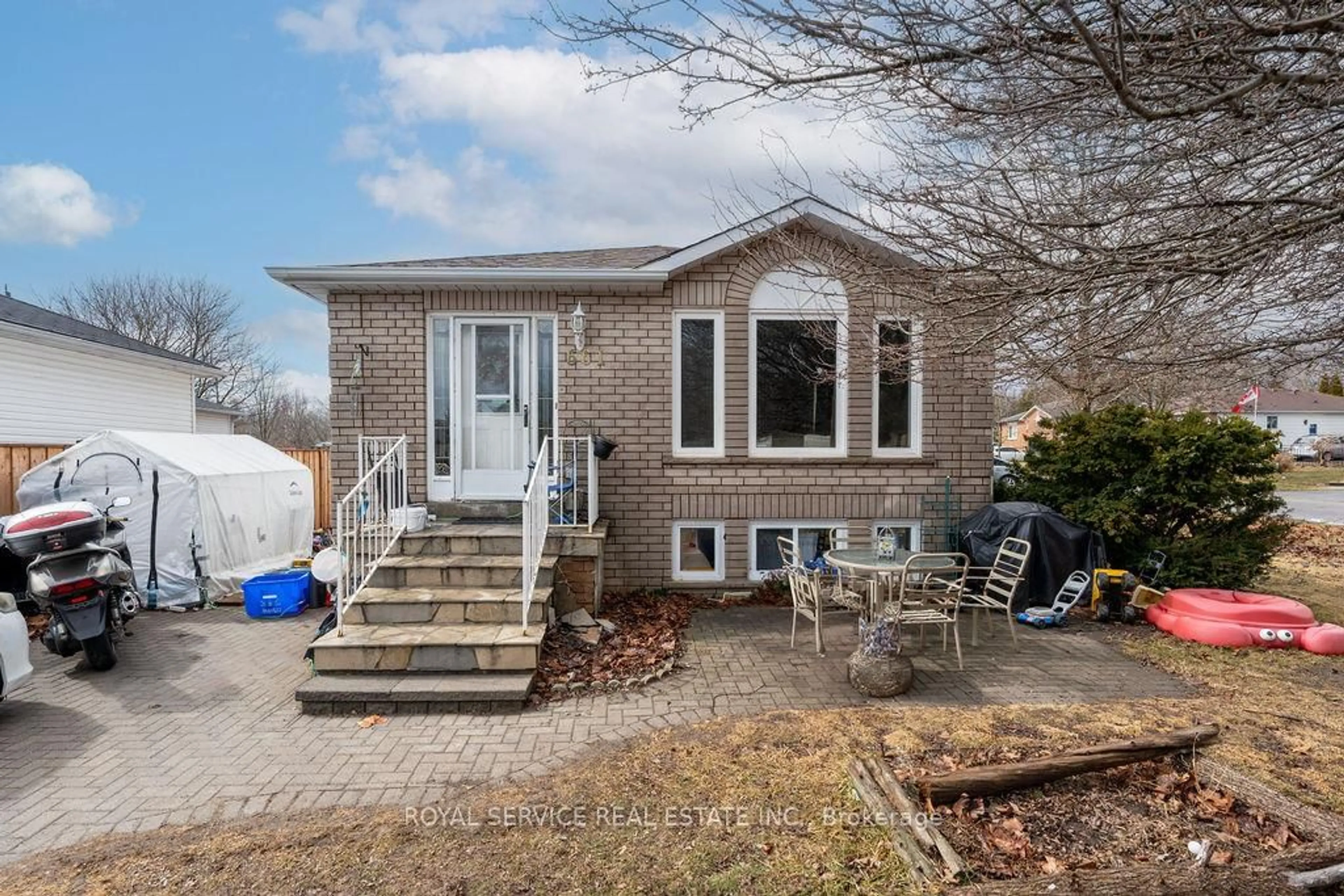 Home with vinyl exterior material, street for 661 Ewing St, Cobourg Ontario K9A 5N7