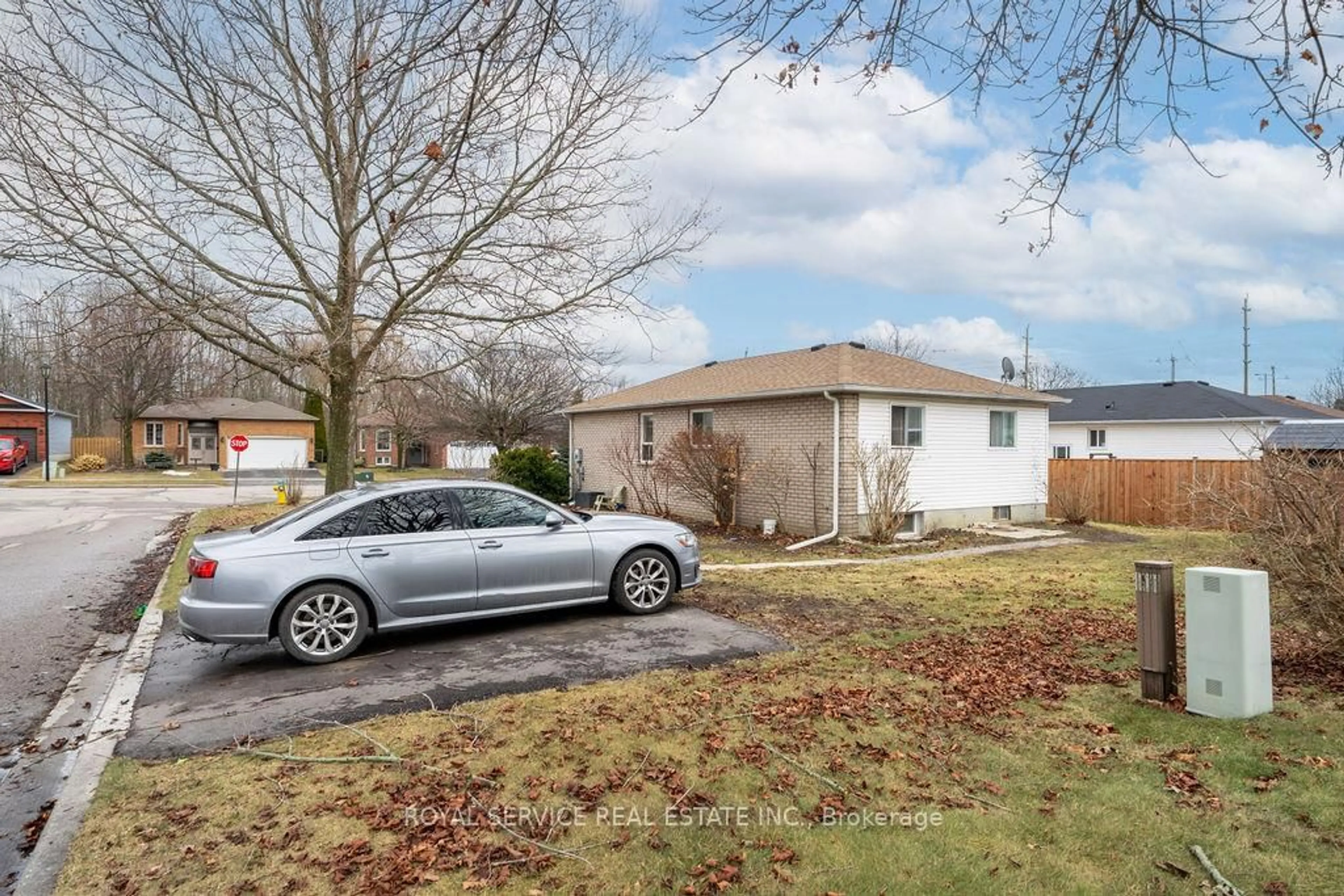 A pic from outside/outdoor area/front of a property/back of a property/a pic from drone, street for 661 Ewing St, Cobourg Ontario K9A 5N7
